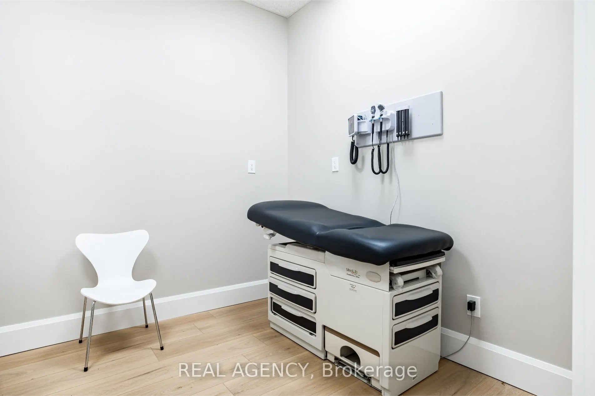 1601 Lakeshore Road W