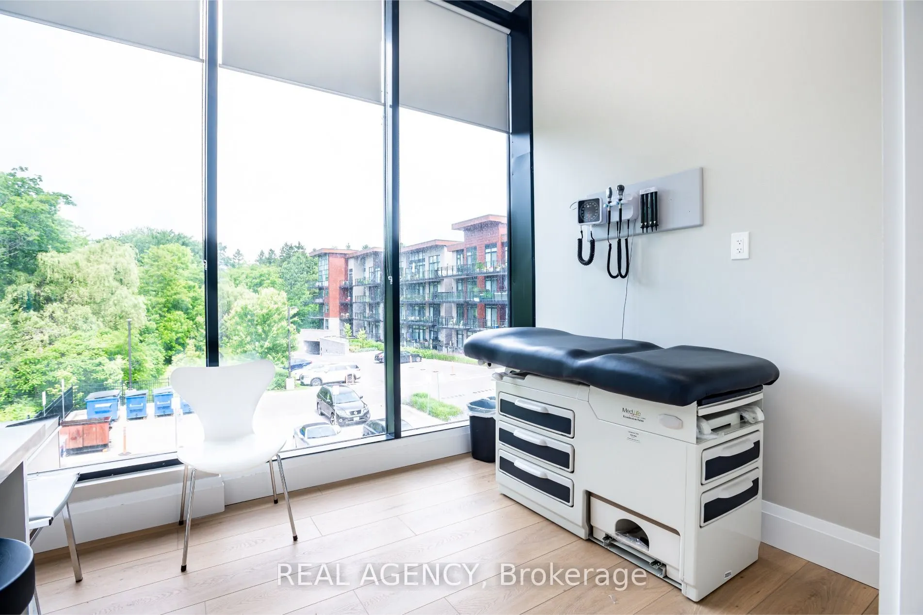 1601 Lakeshore Road W