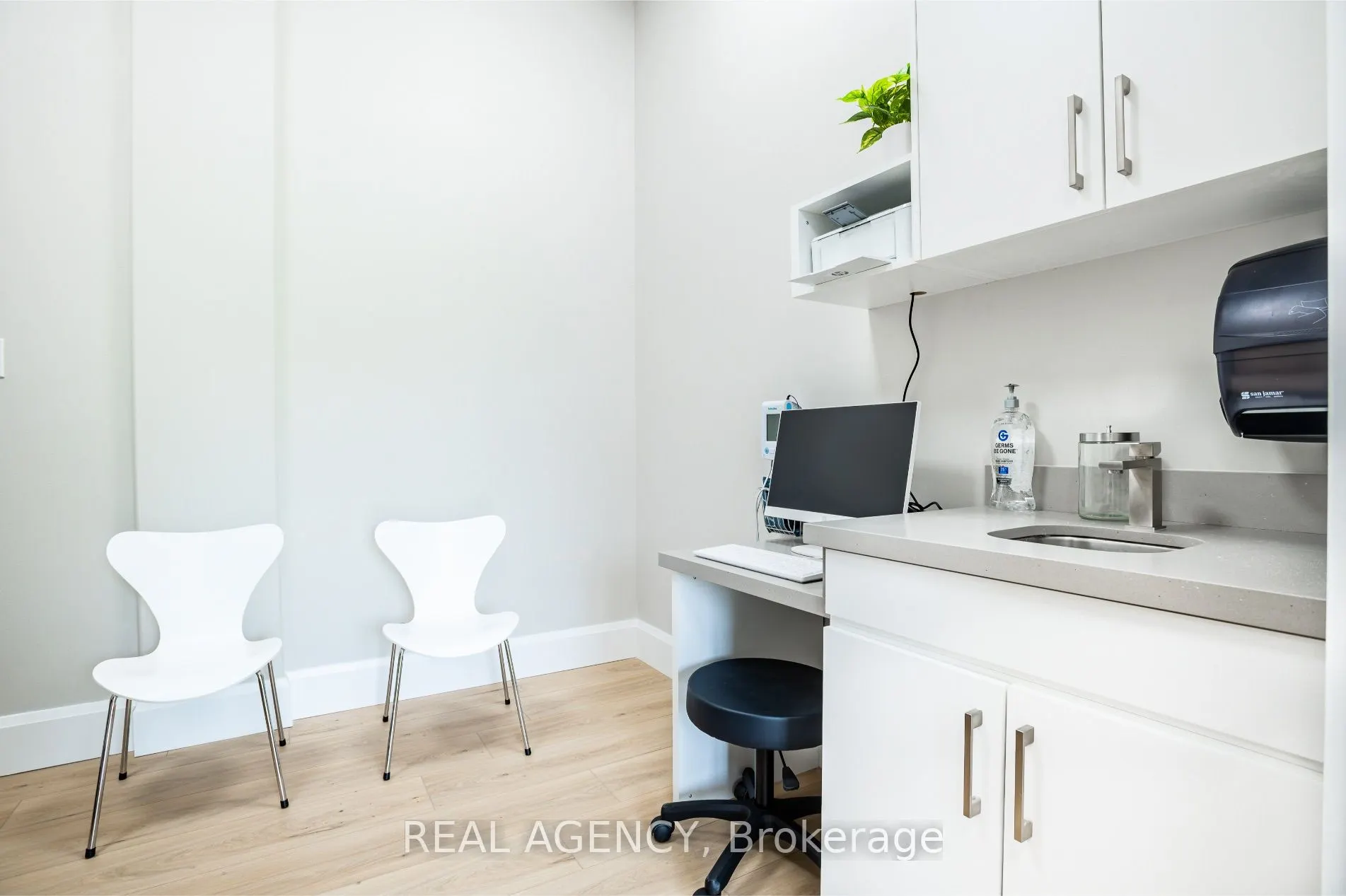 1601 Lakeshore Road W
