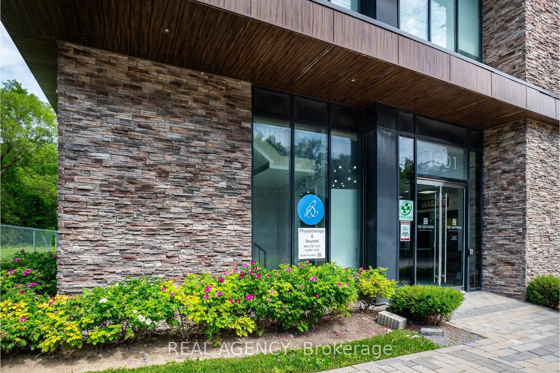 1601 Lakeshore Road W