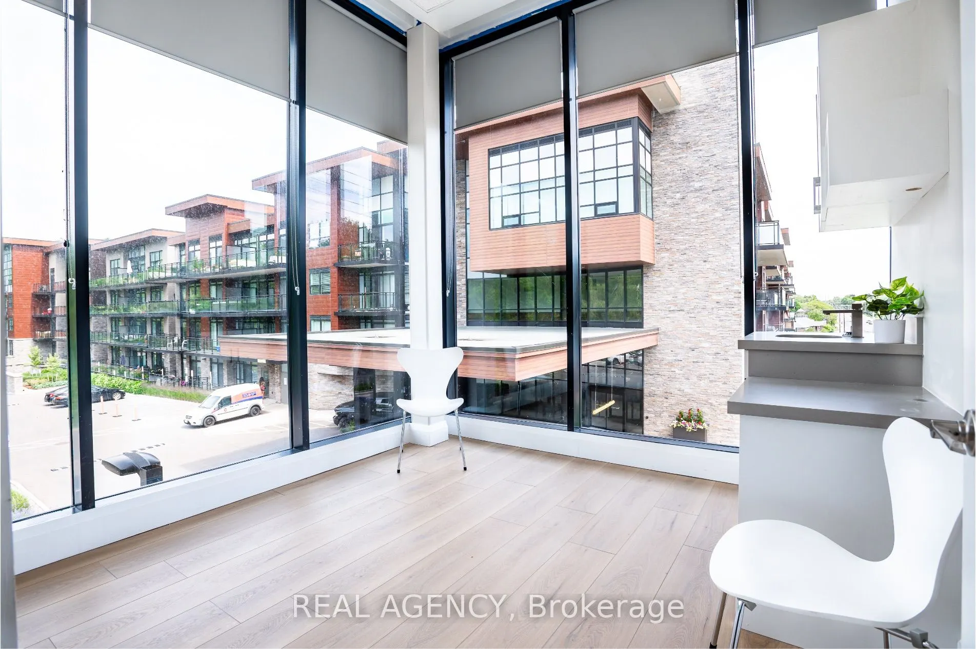 1601 Lakeshore Road W