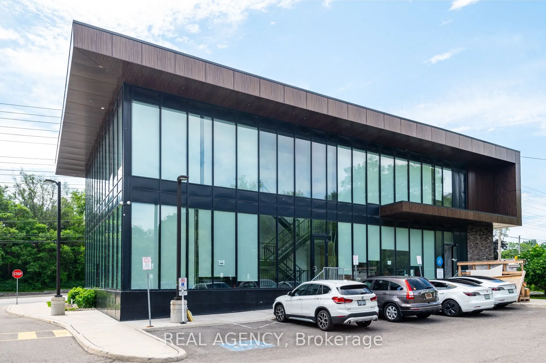 1601 Lakeshore Road W