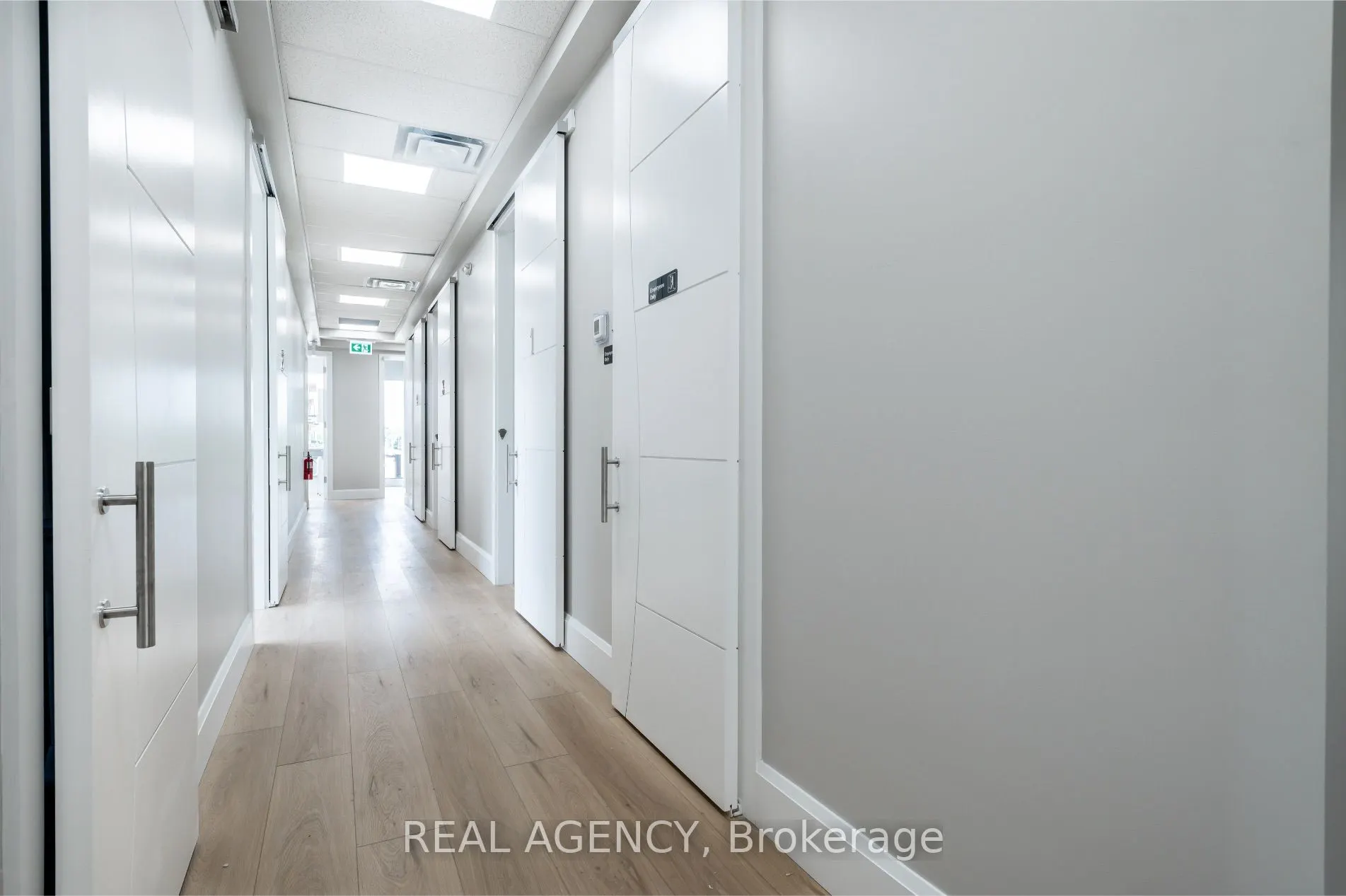 1601 Lakeshore Road W