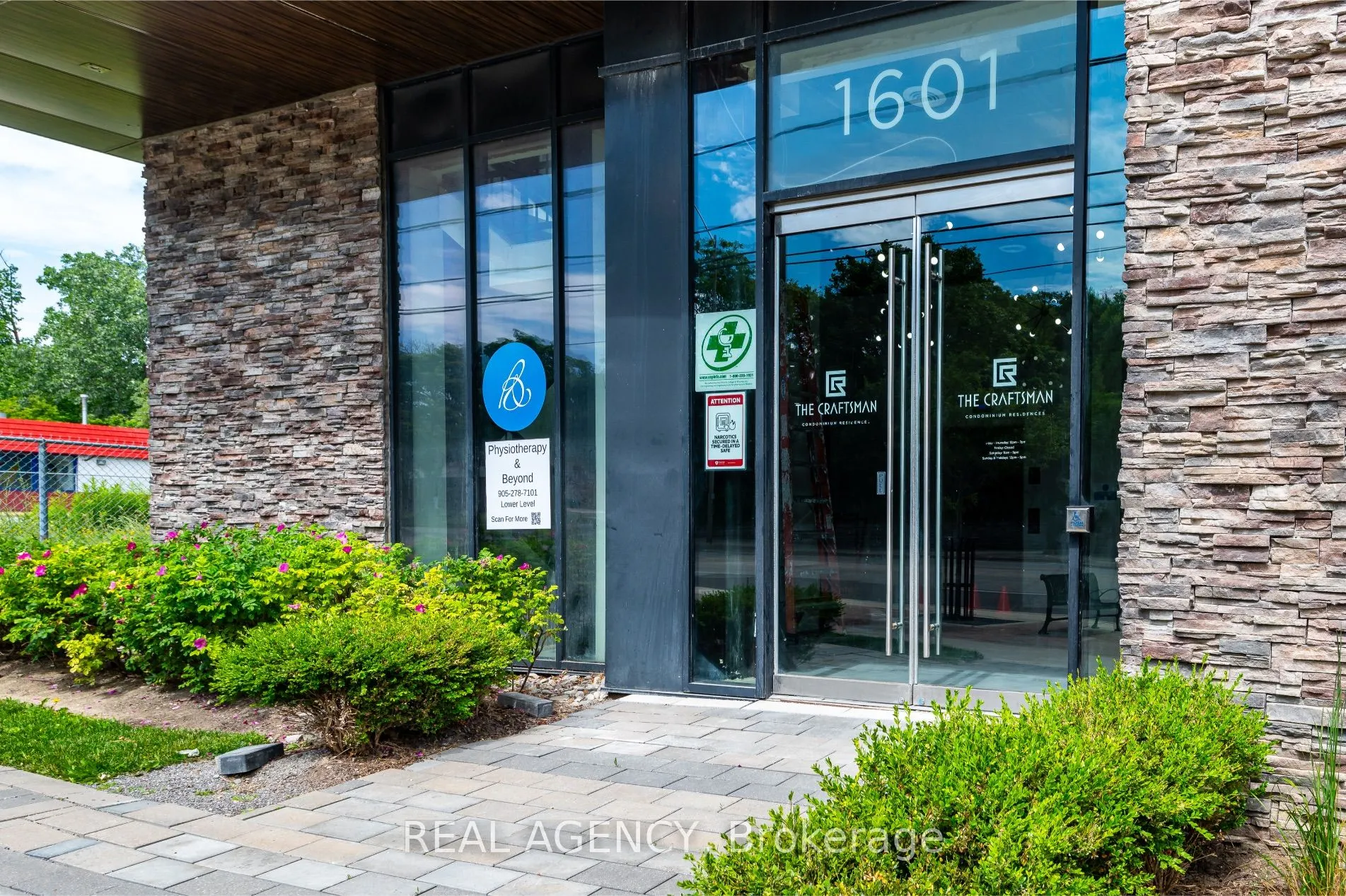 1601 Lakeshore Road W