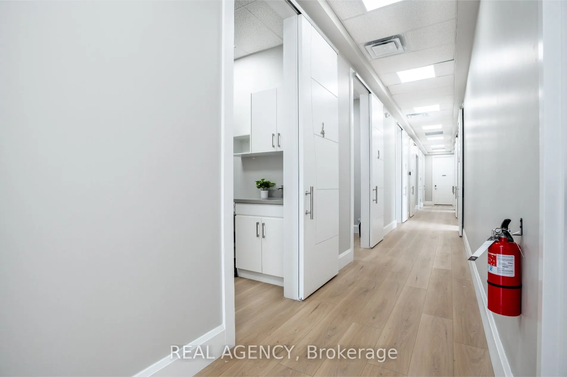 1601 Lakeshore Road W