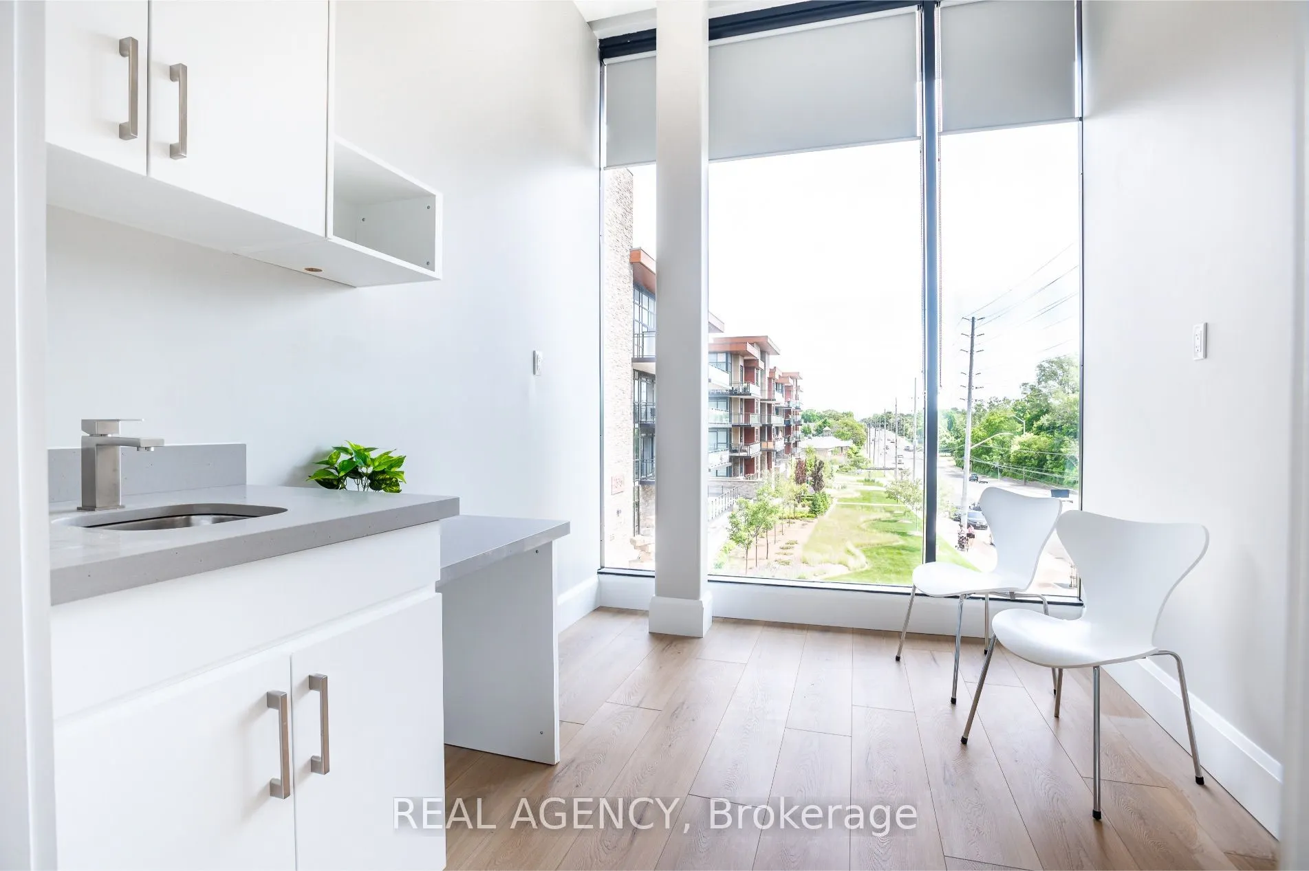 1601 Lakeshore Road W