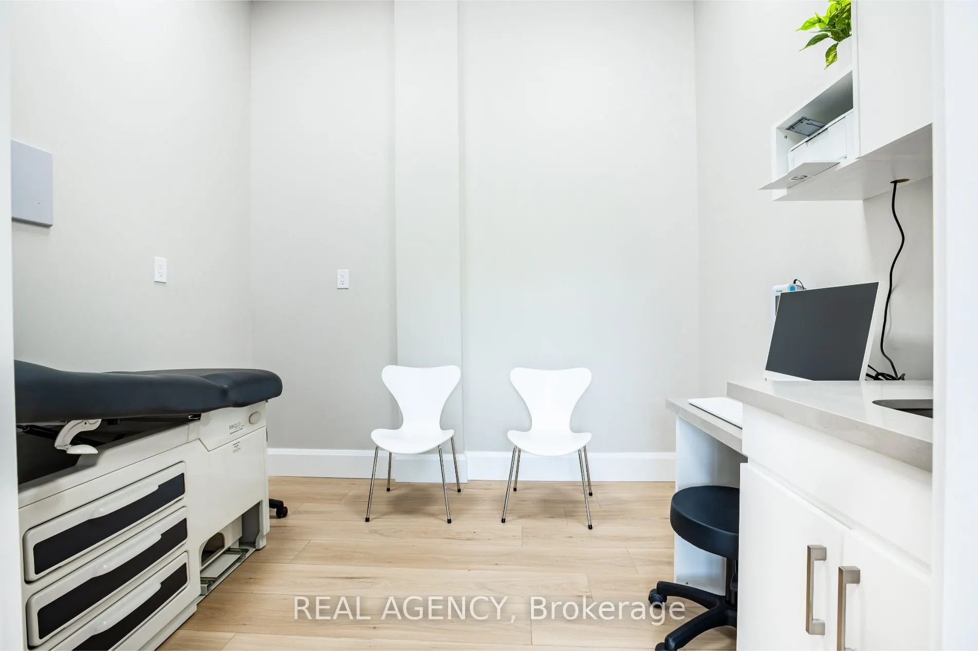 1601 Lakeshore Road W