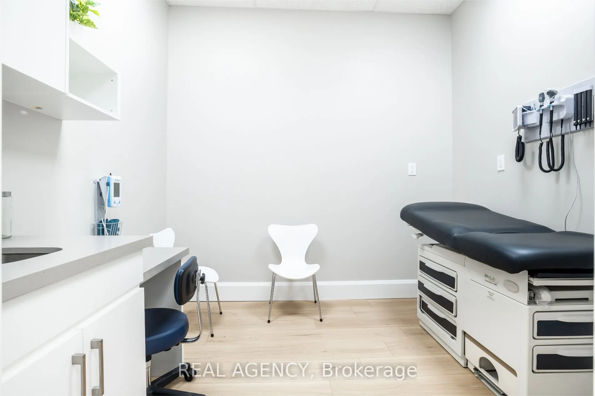 1601 Lakeshore Road W