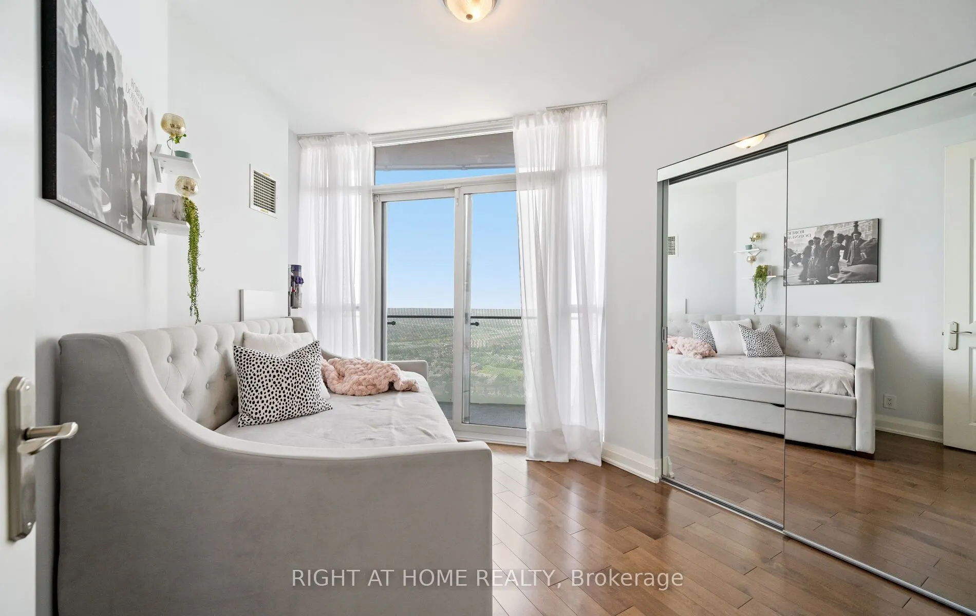 50 Absolute Avenue #4902 LPH