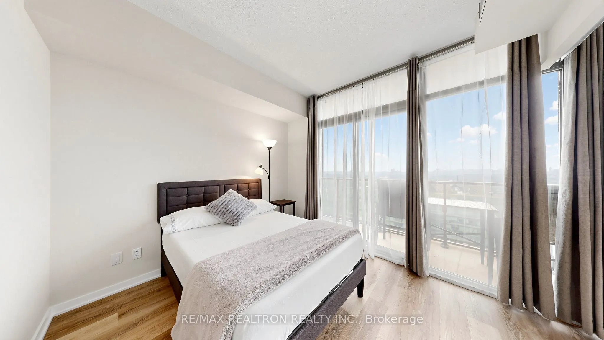 105 The Queensway Avenue #3301
