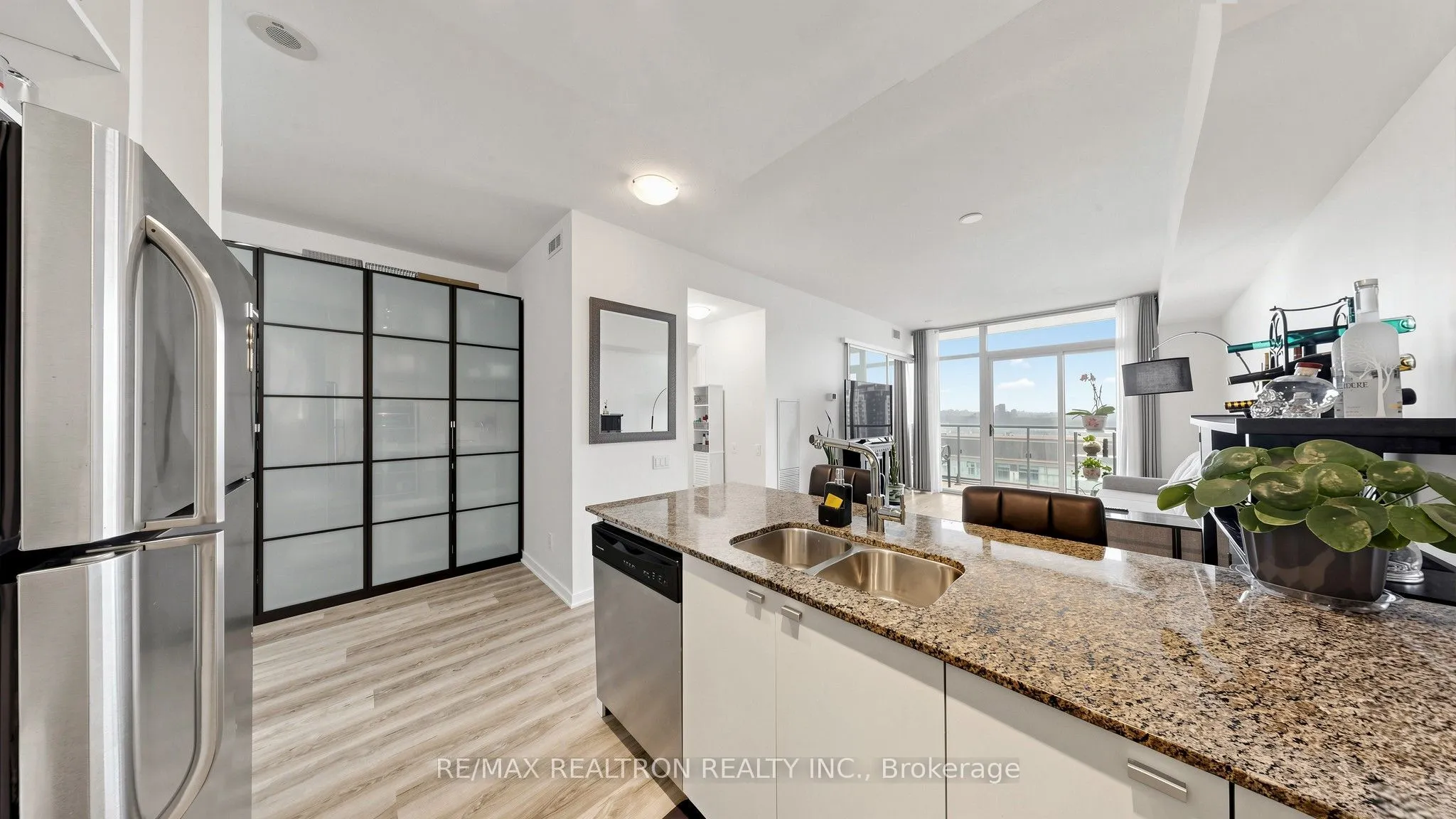 105 The Queensway Avenue #3301