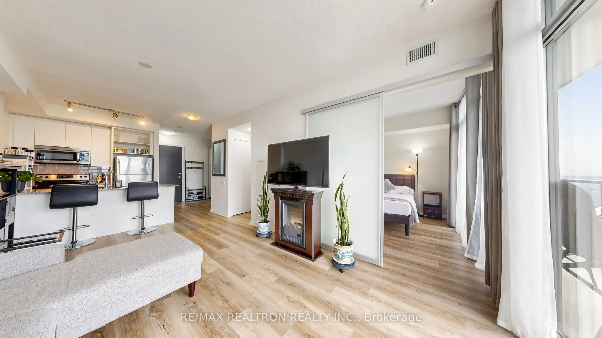 105 The Queensway Avenue #3301