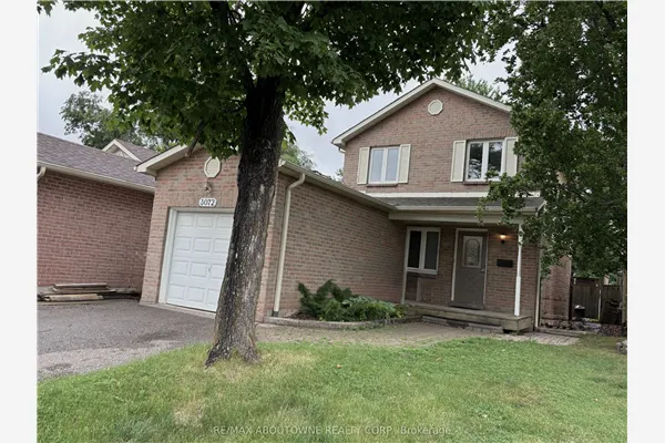 3072 Patrick Crescent