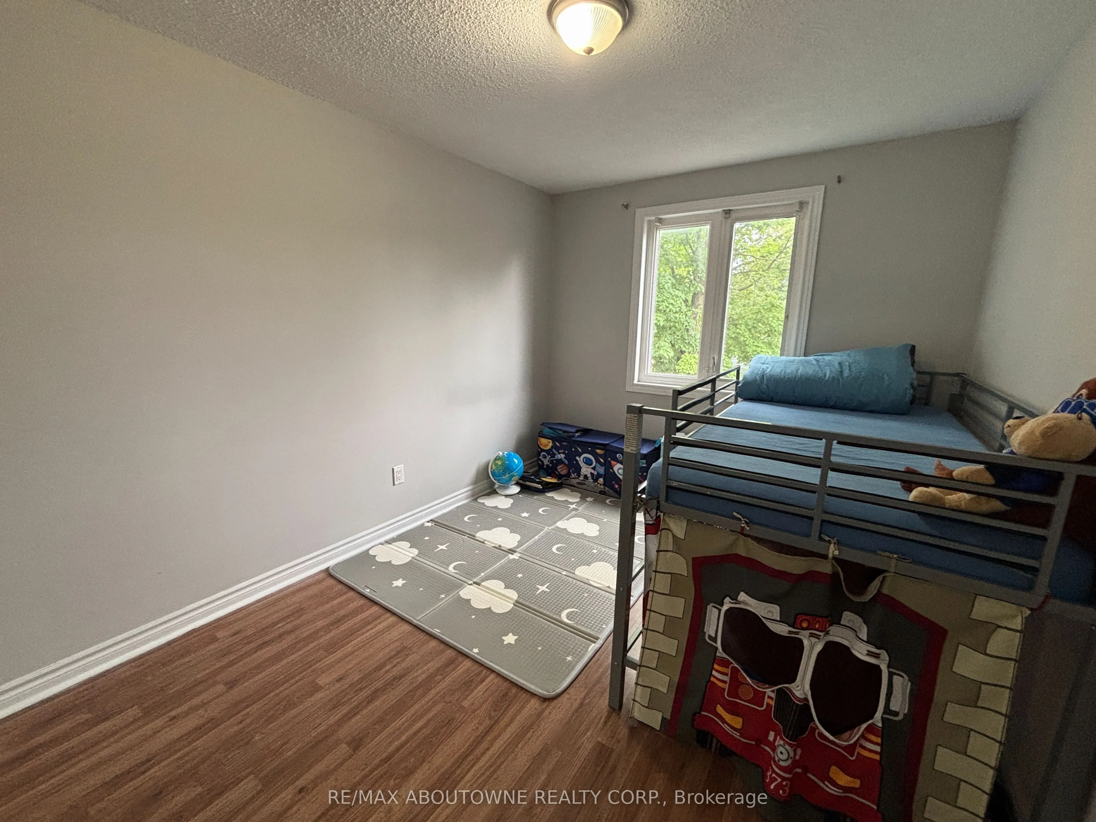 3072 Patrick Crescent