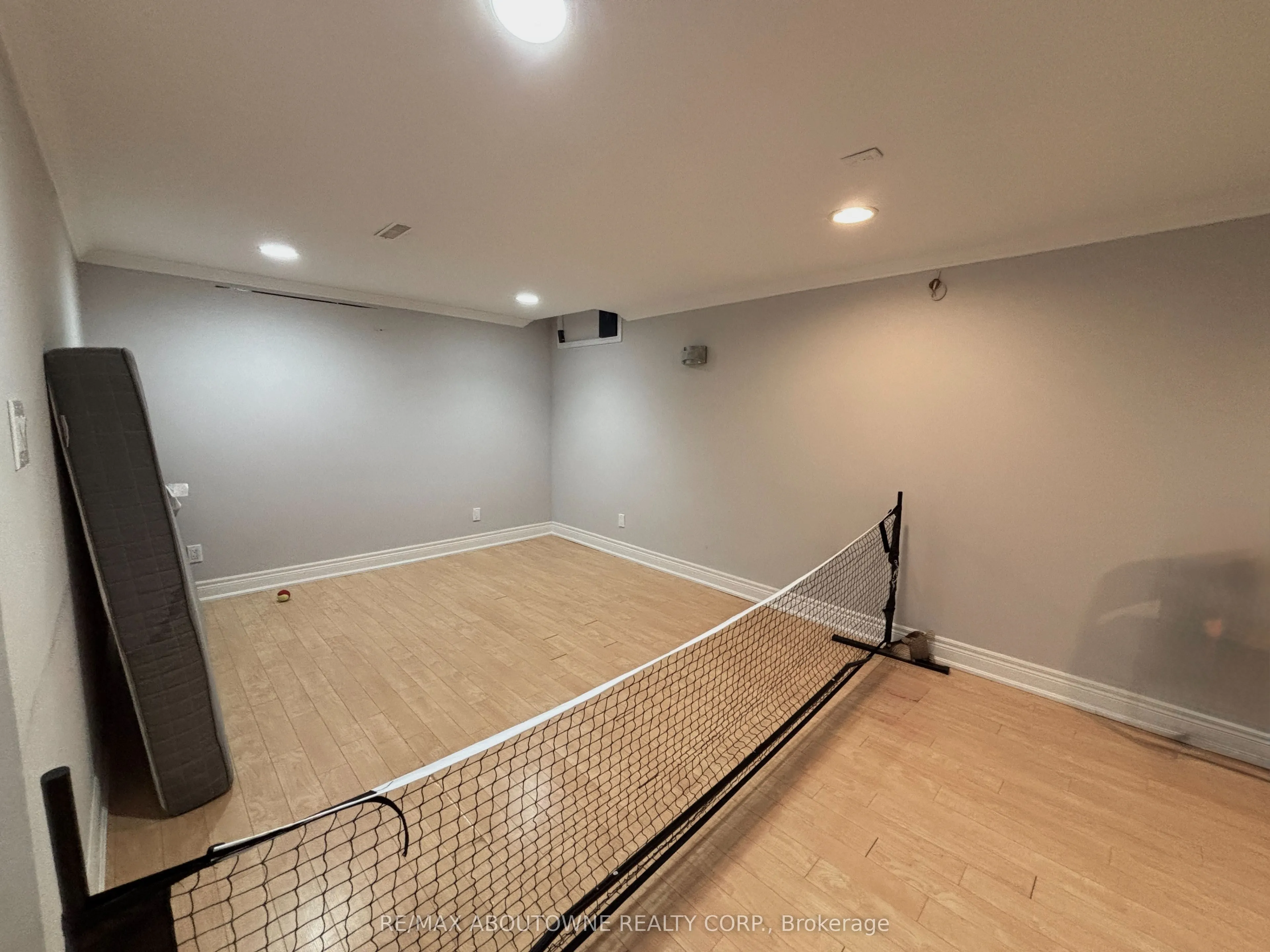 3072 Patrick Crescent