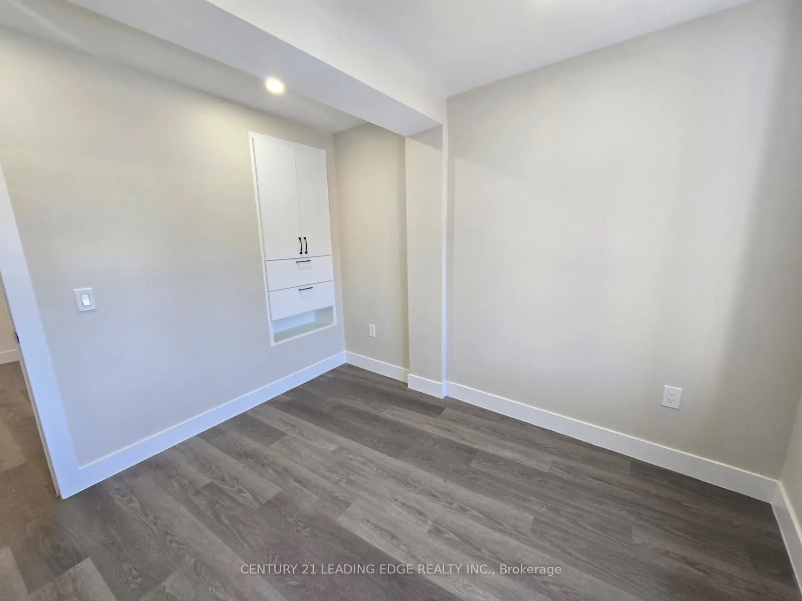 3030 DUNDAS Street ##3