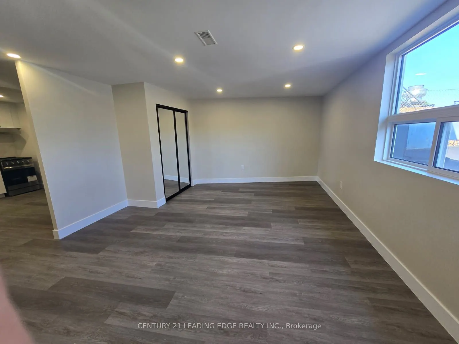 3030 DUNDAS Street ##3