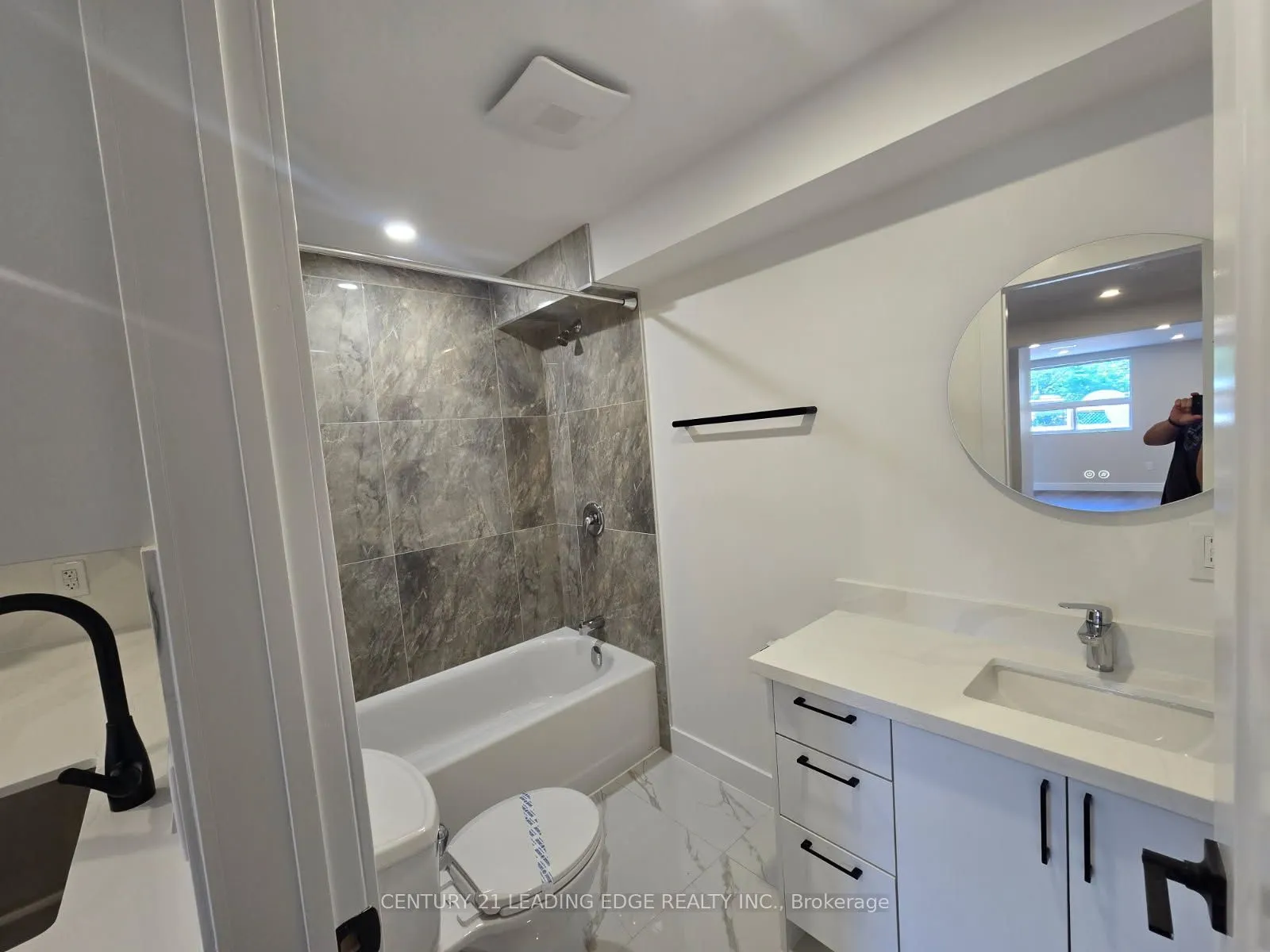3030 DUNDAS Street ##3