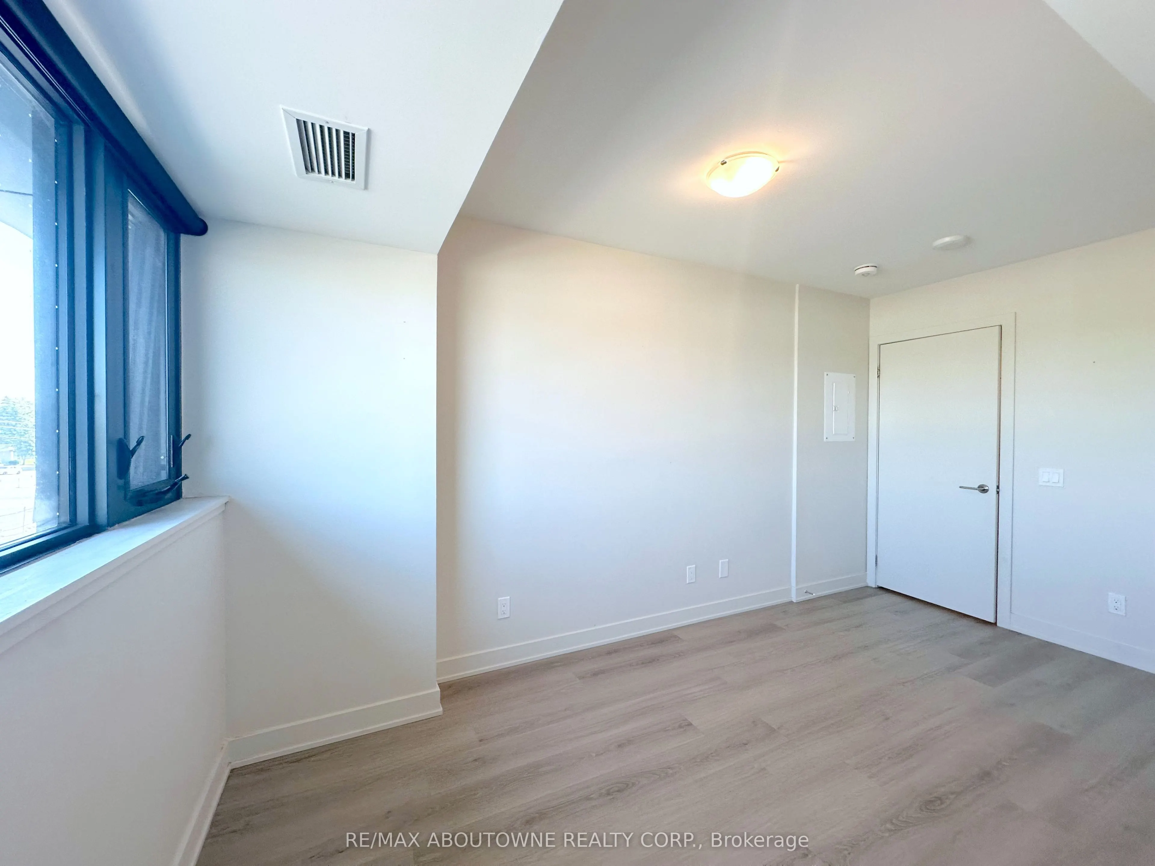 3385 Dundas Street W #311