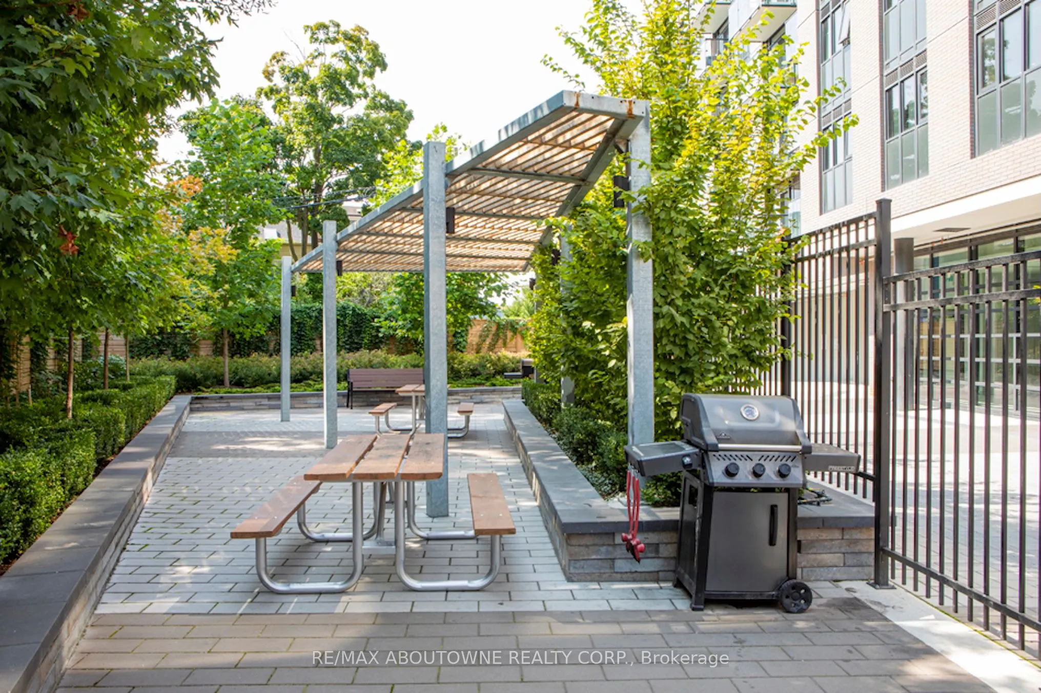 3385 Dundas Street W #311