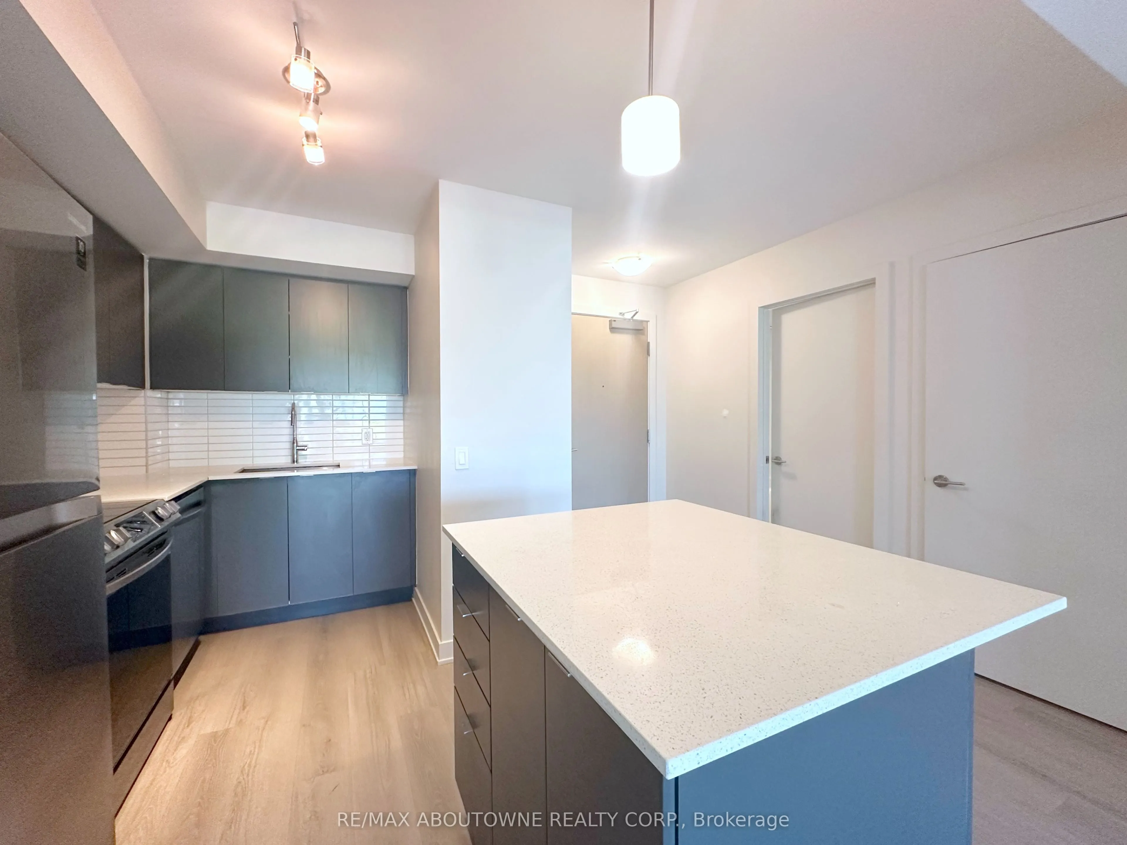 3385 Dundas Street W #311