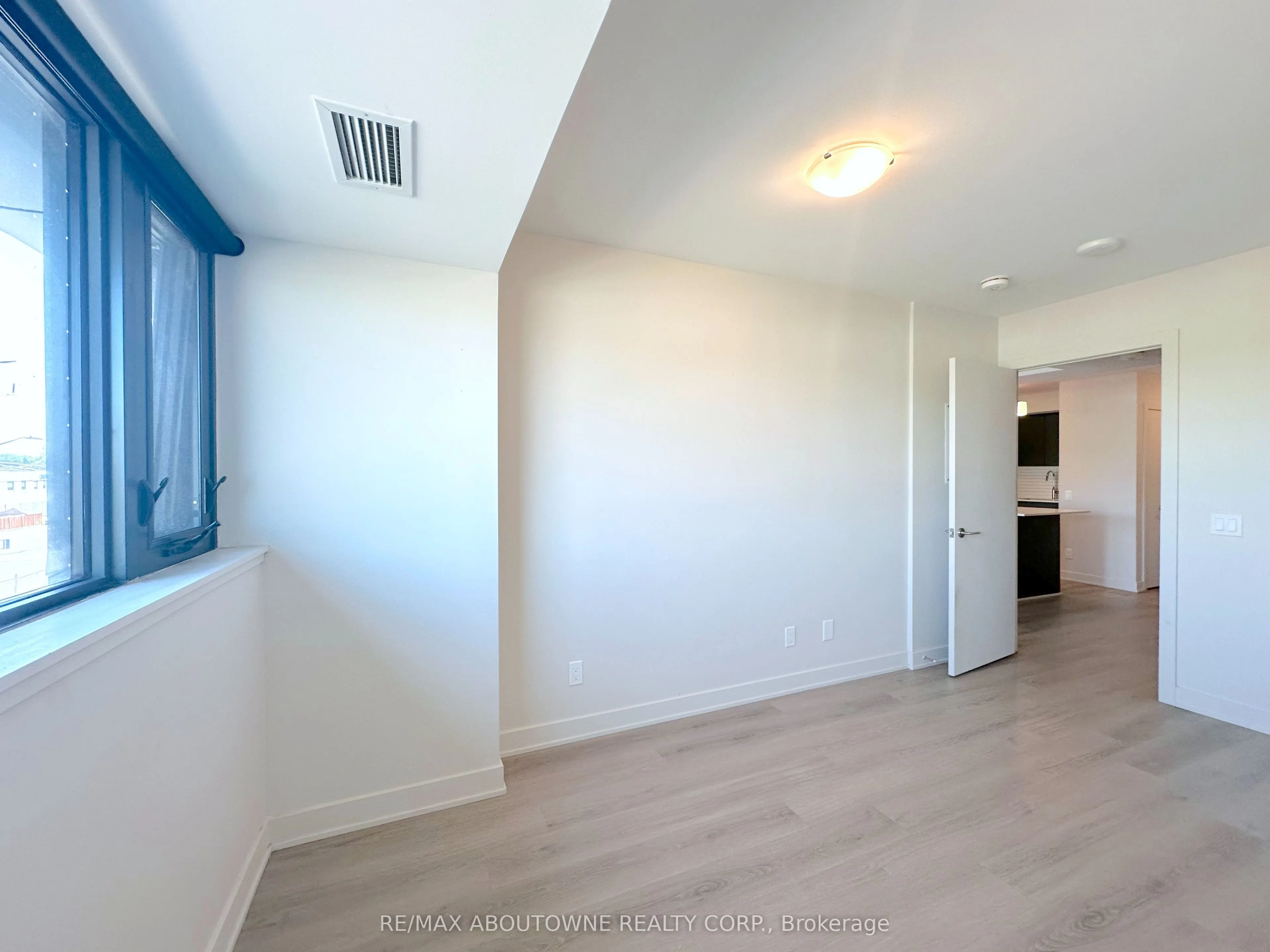3385 Dundas Street W #311
