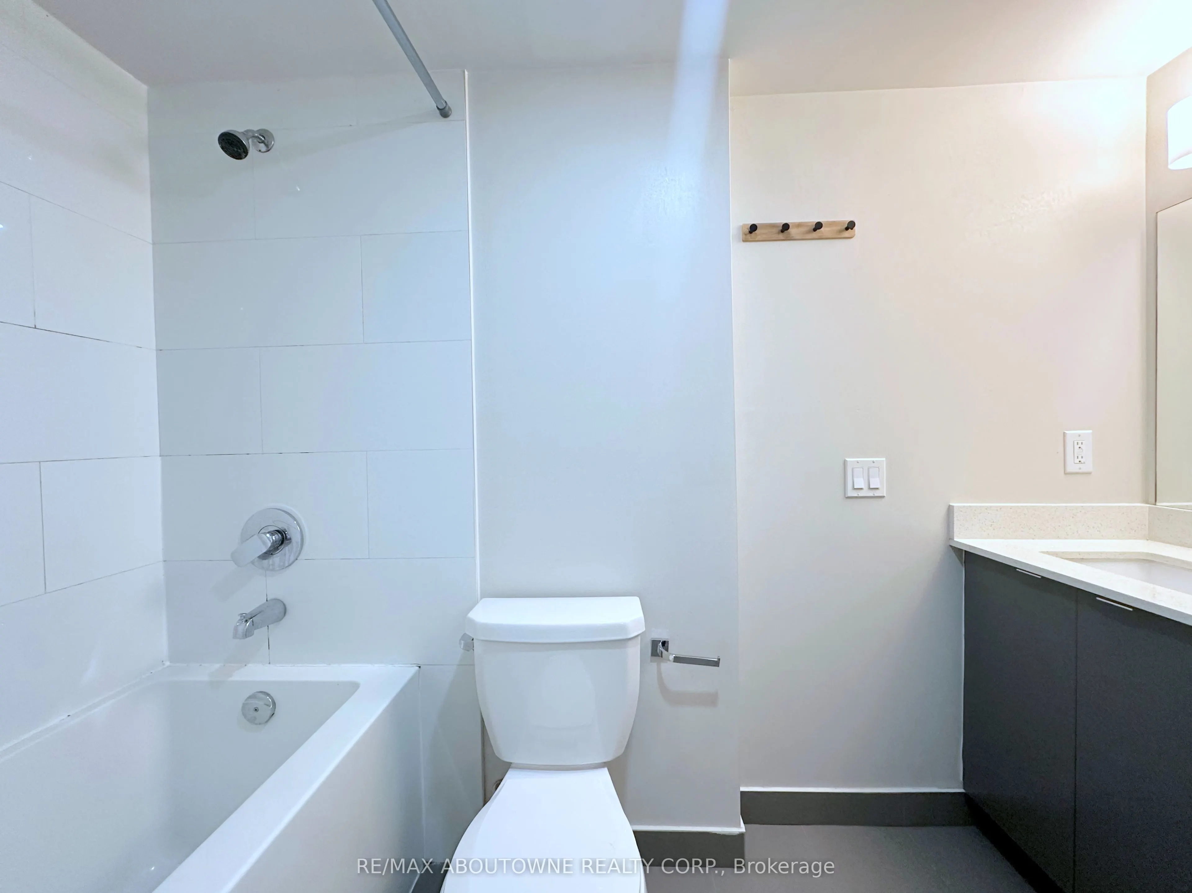3385 Dundas Street W #311