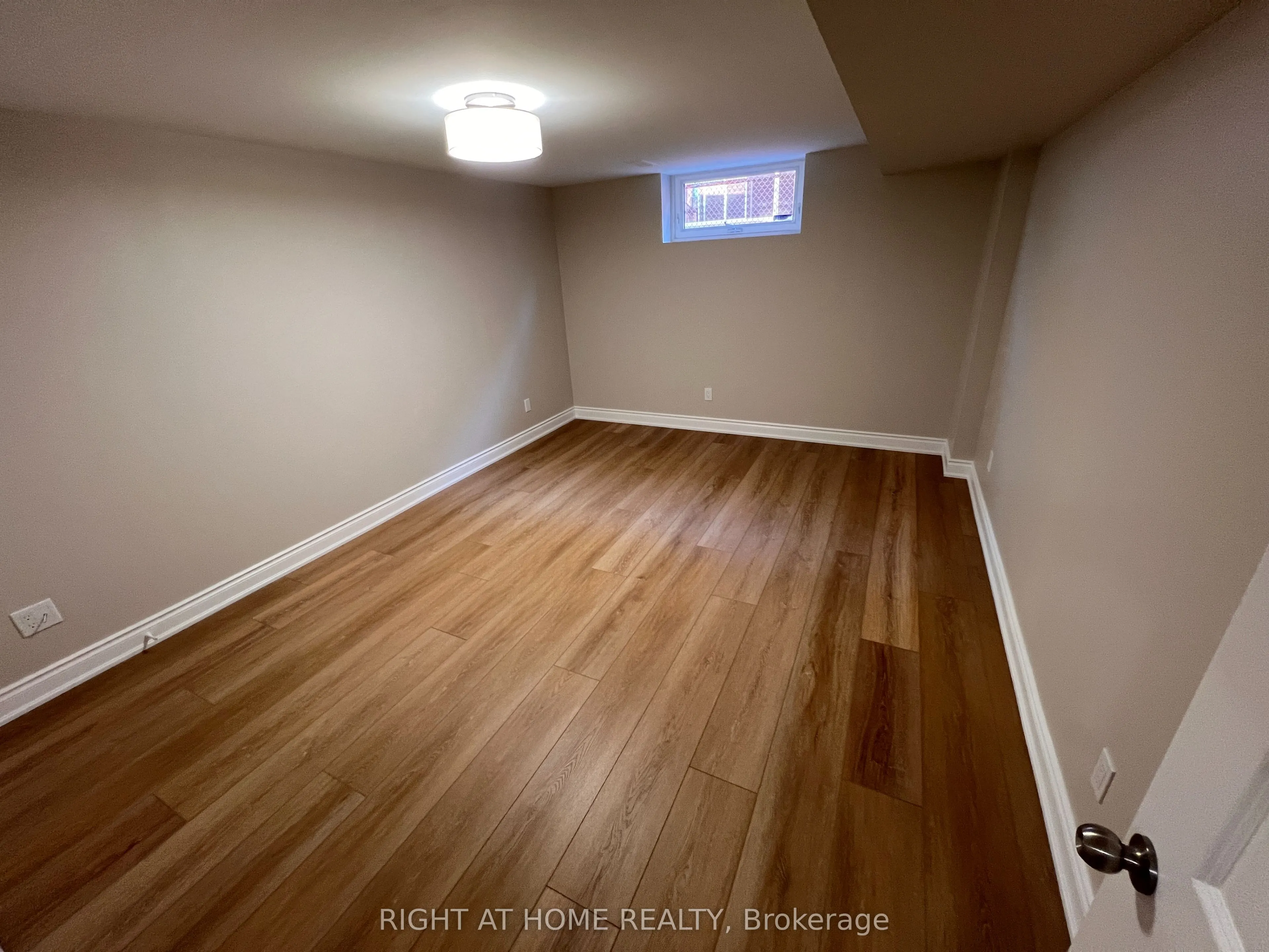 30 Norbert Crescent #LOWER