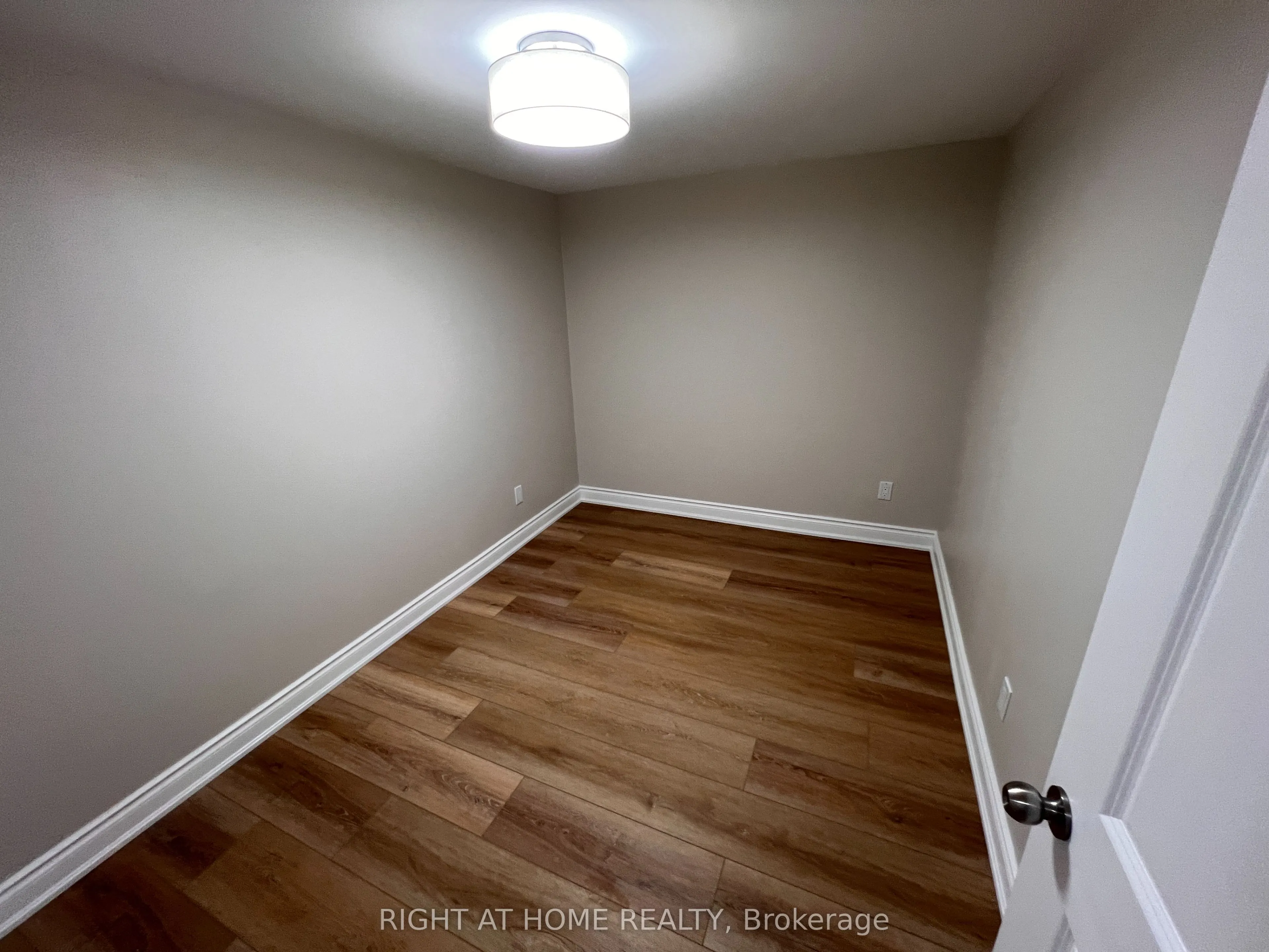 30 Norbert Crescent #LOWER