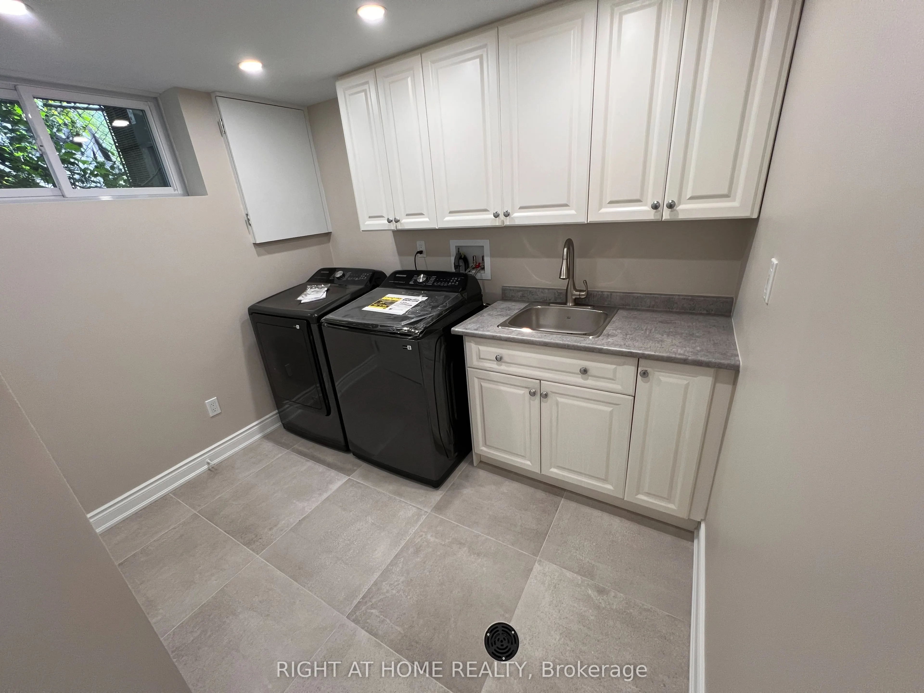 30 Norbert Crescent #LOWER