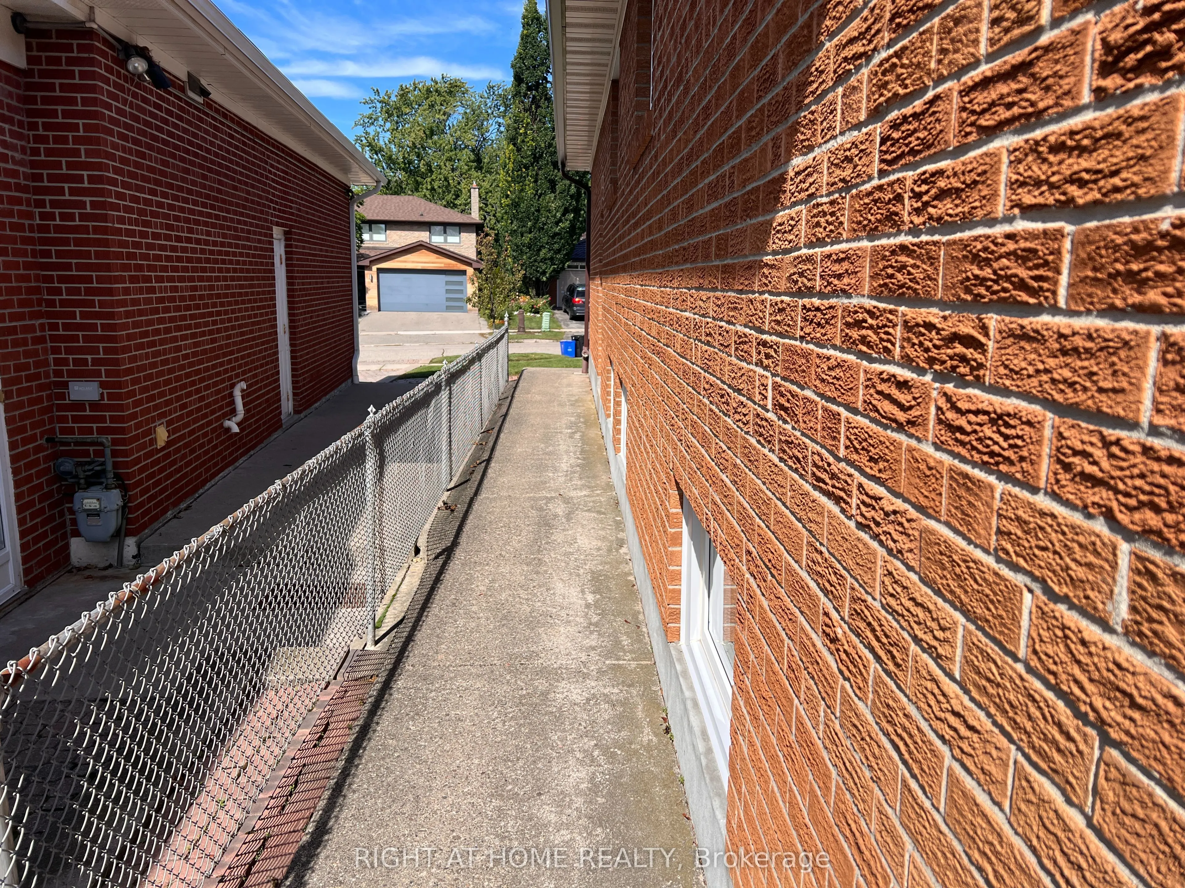 30 Norbert Crescent #LOWER