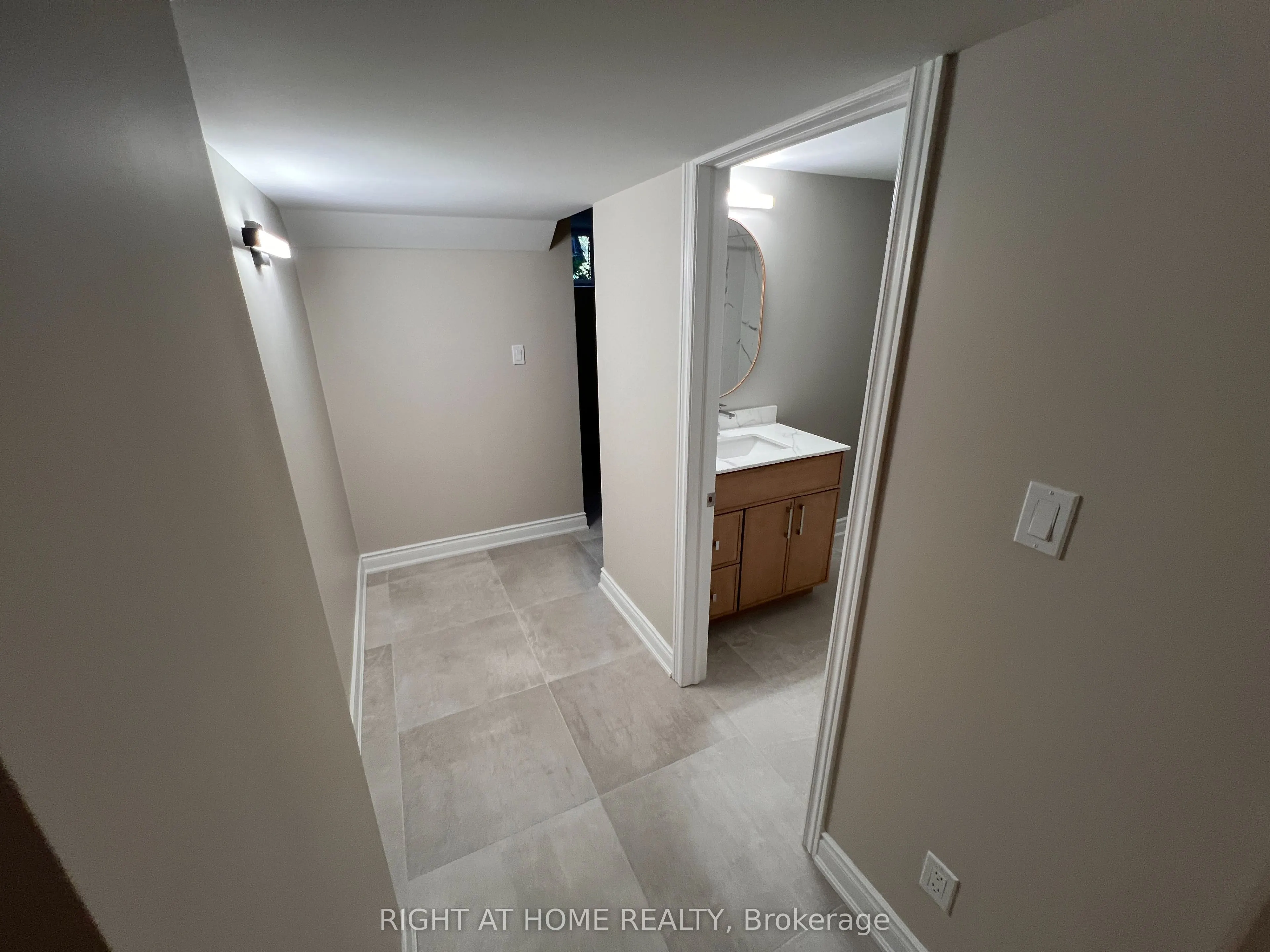 30 Norbert Crescent #LOWER