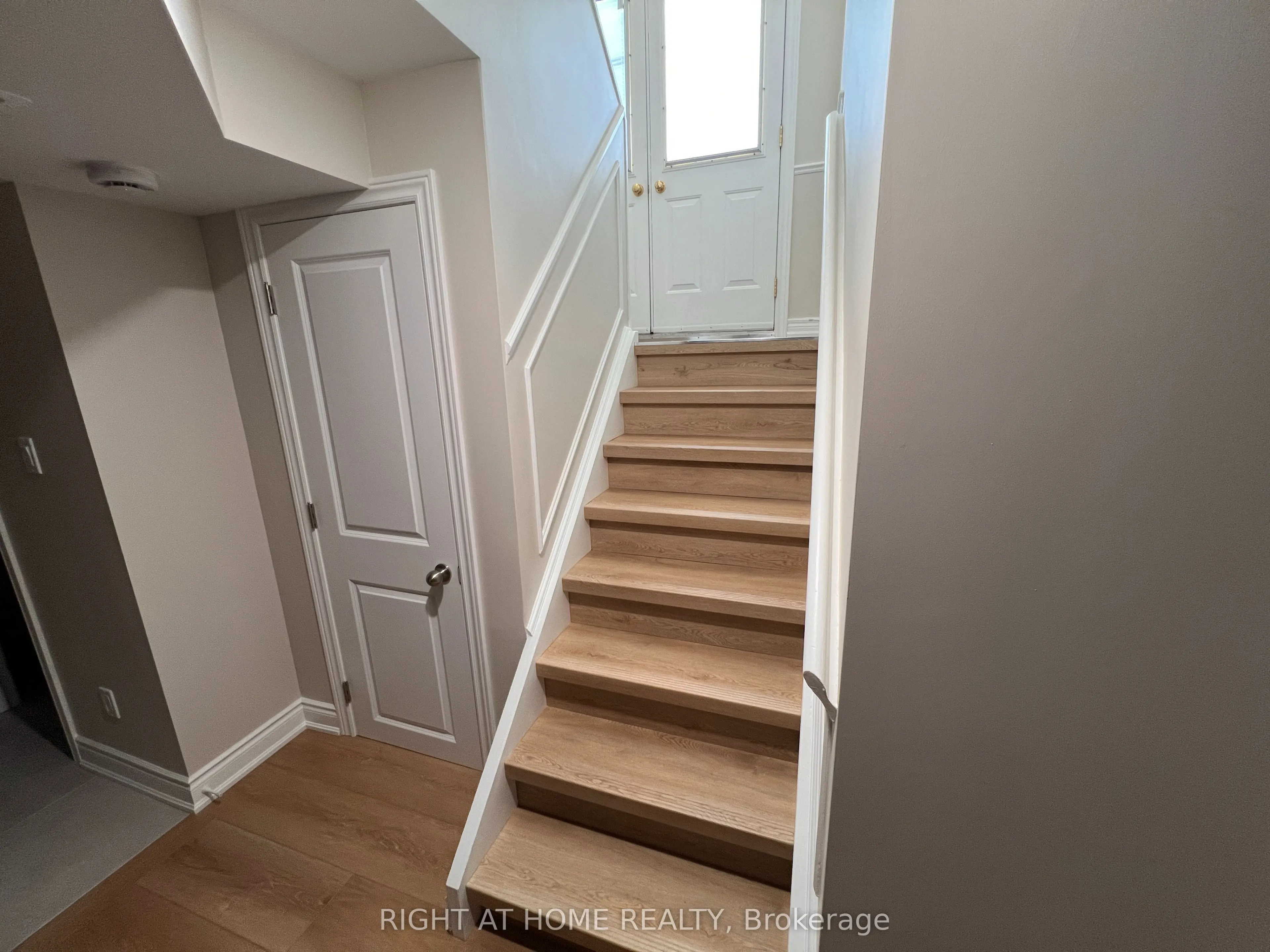 30 Norbert Crescent #LOWER