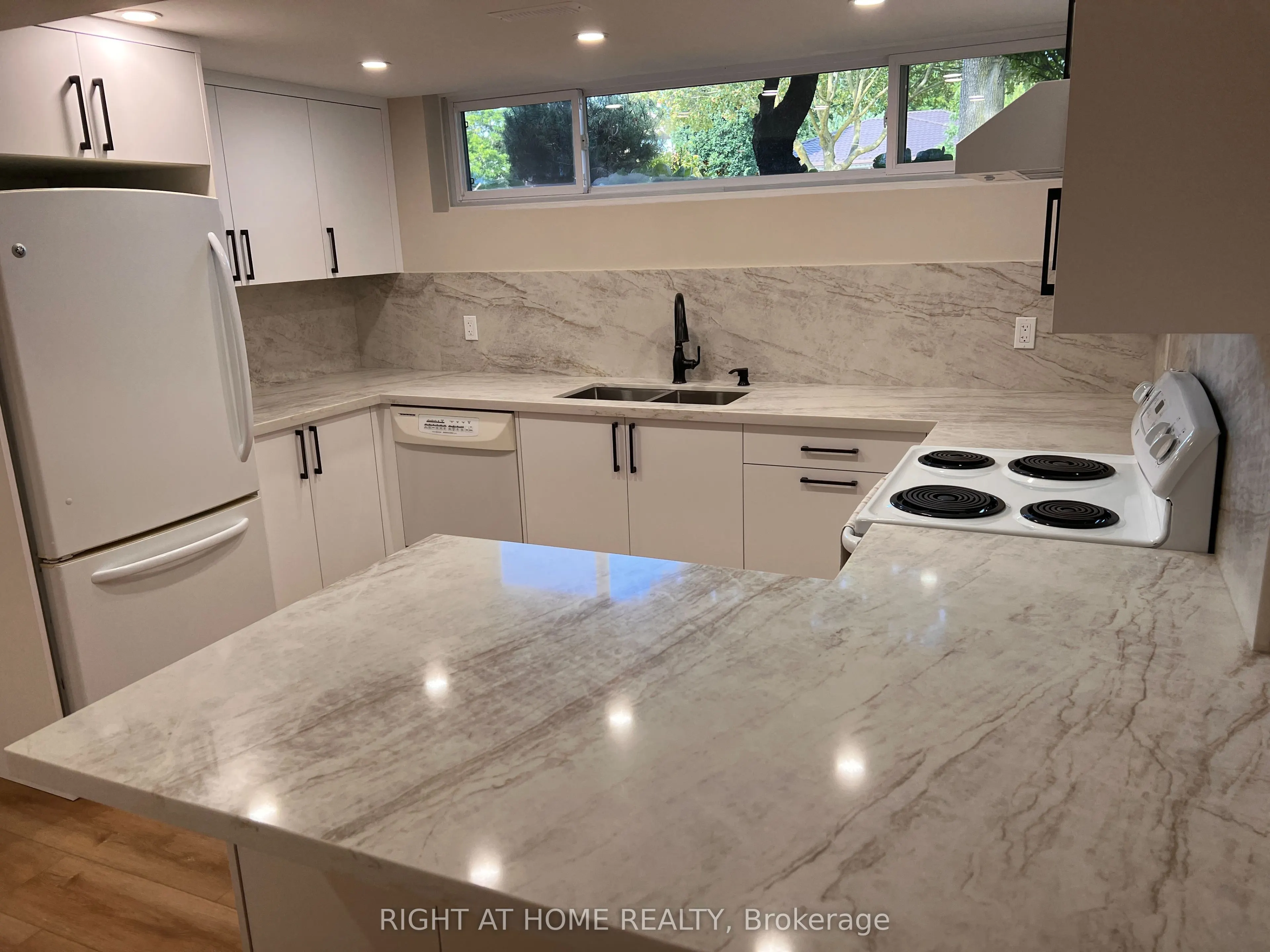 30 Norbert Crescent #LOWER