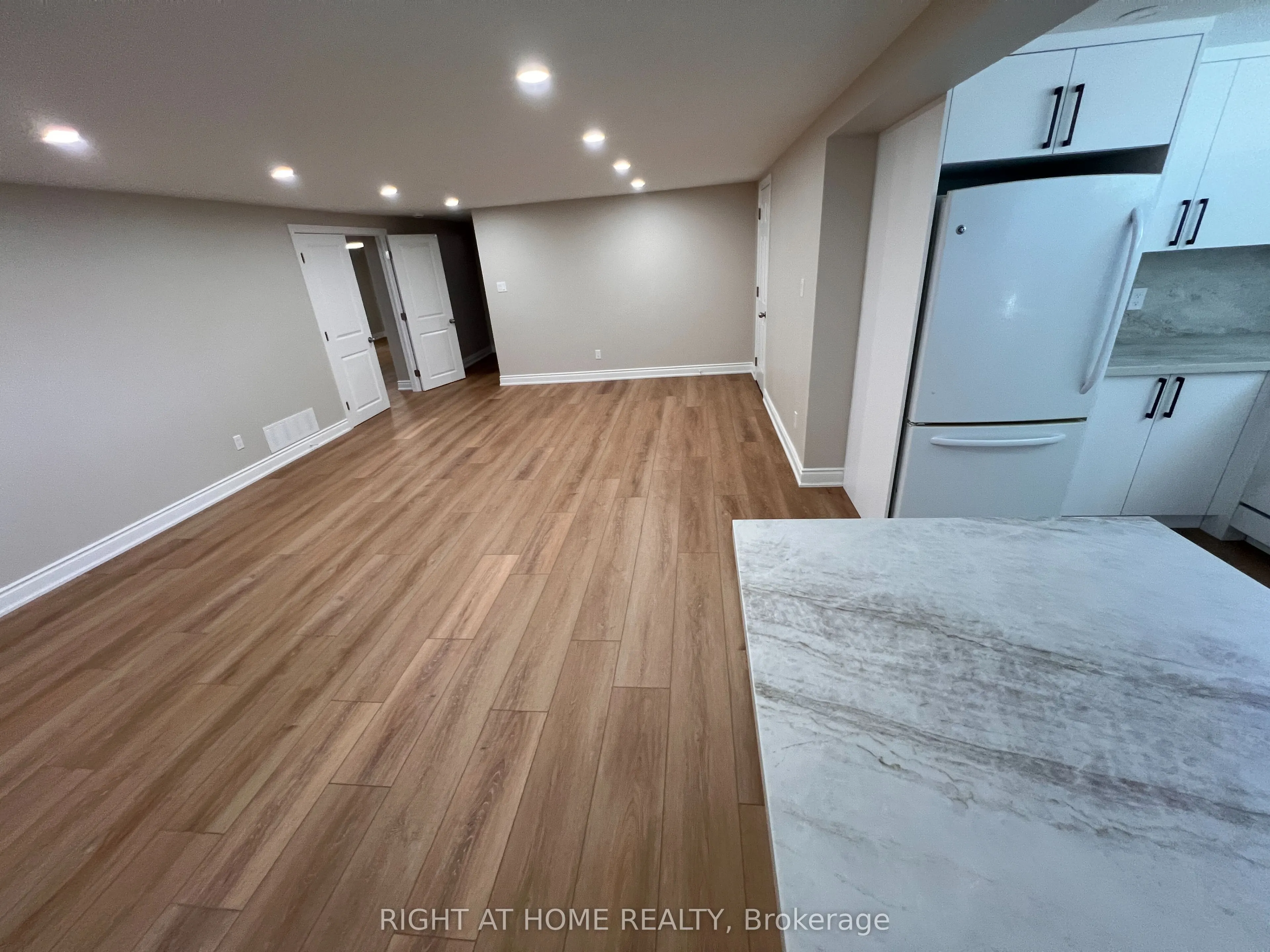 30 Norbert Crescent #LOWER