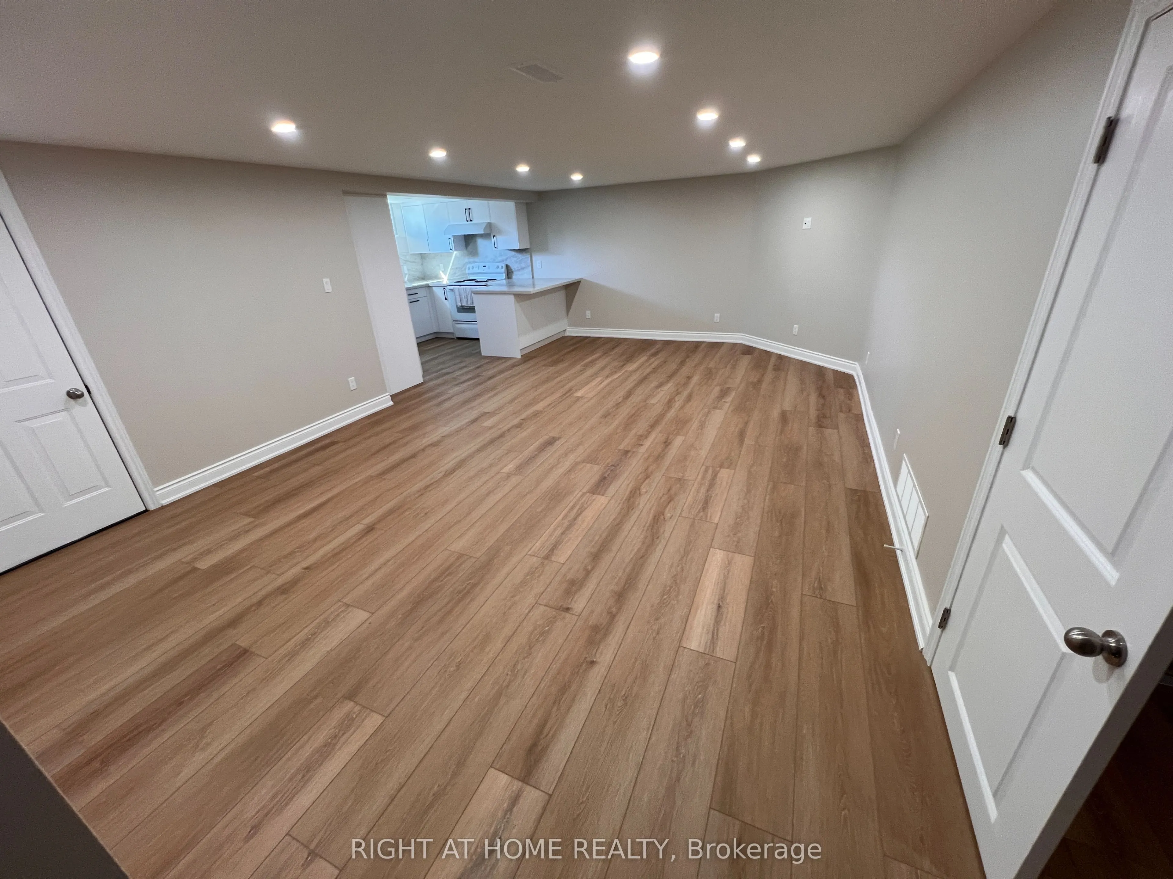 30 Norbert Crescent #LOWER