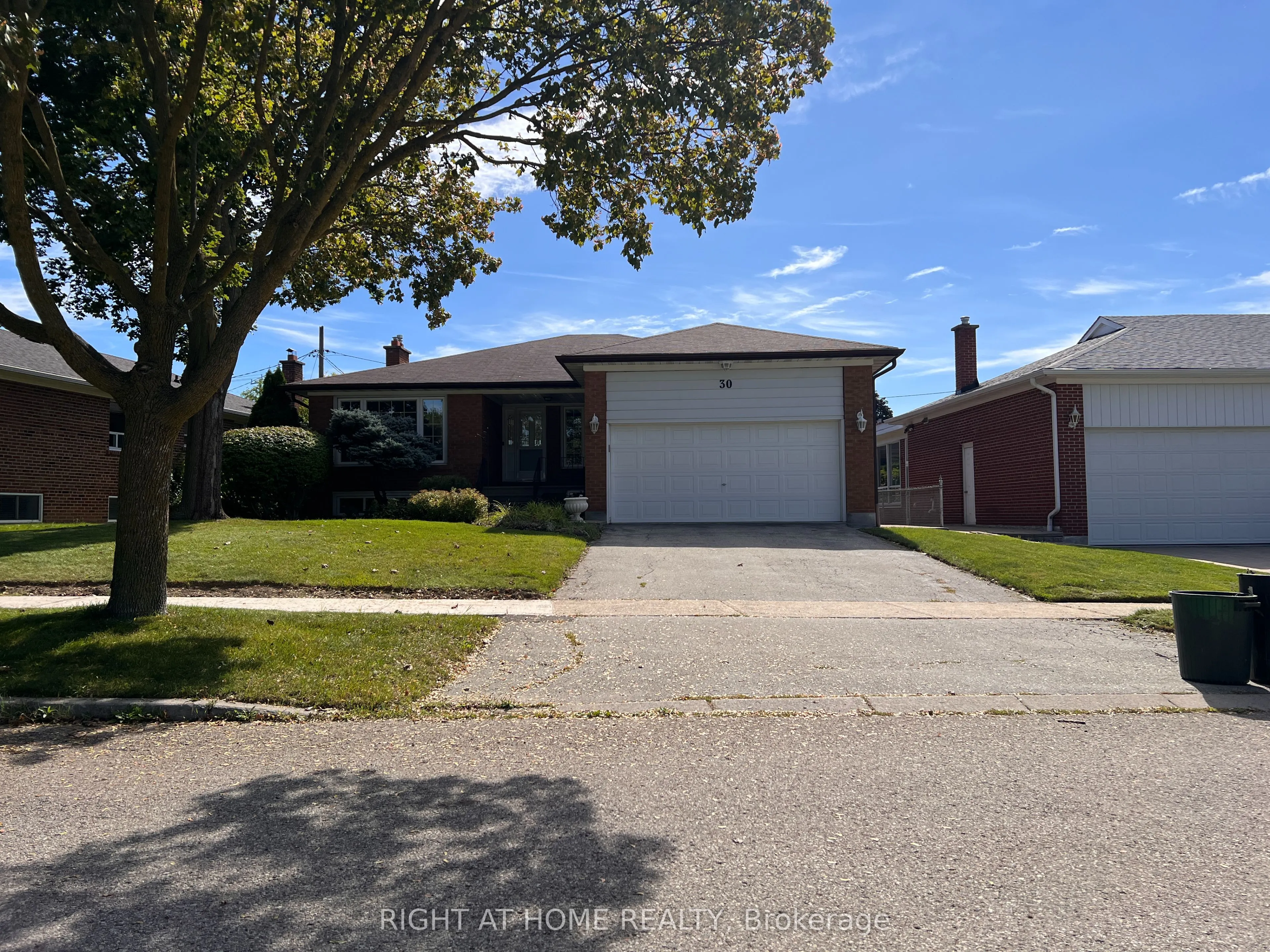 30 Norbert Crescent #LOWER