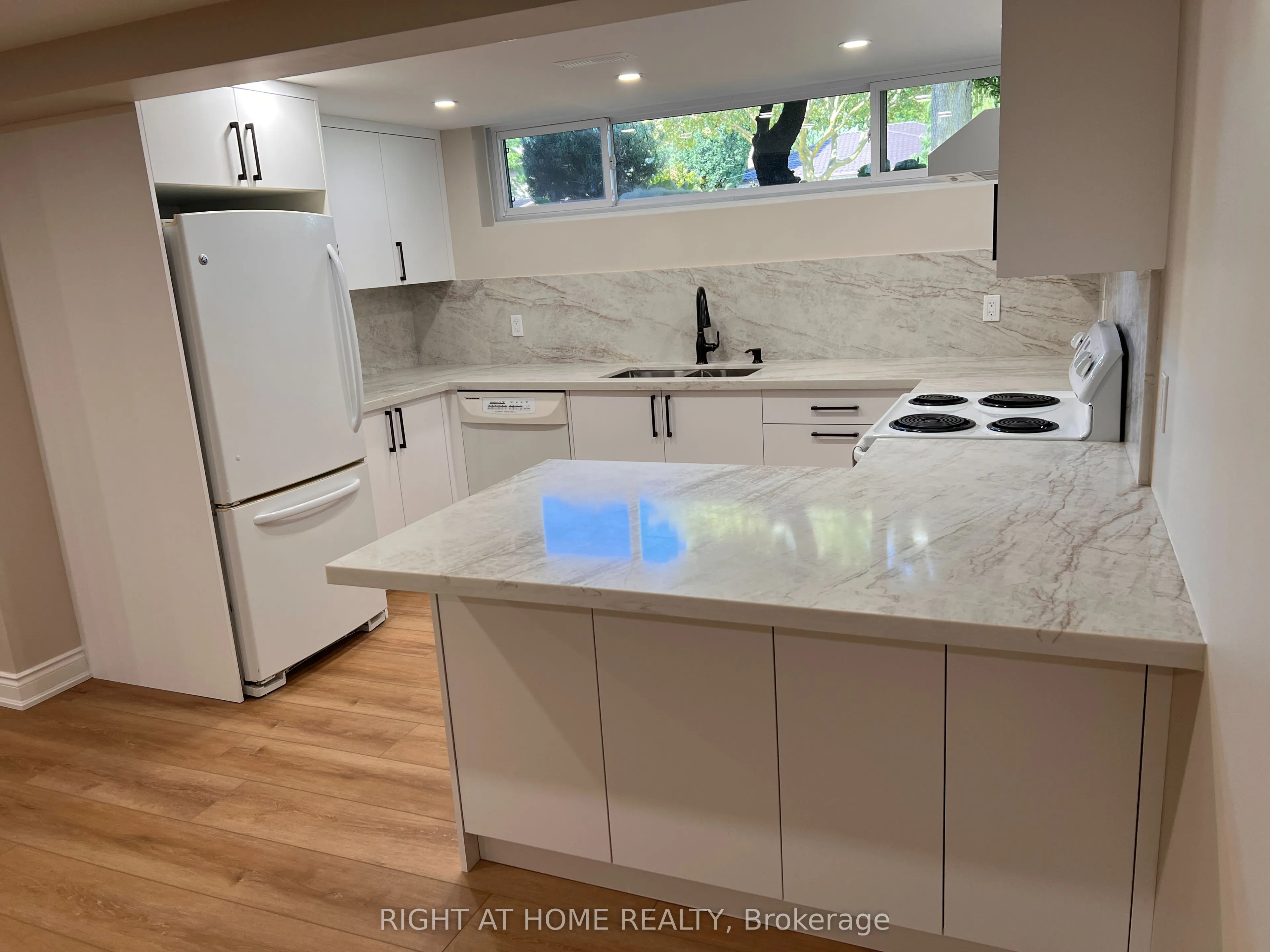 30 Norbert Crescent #LOWER