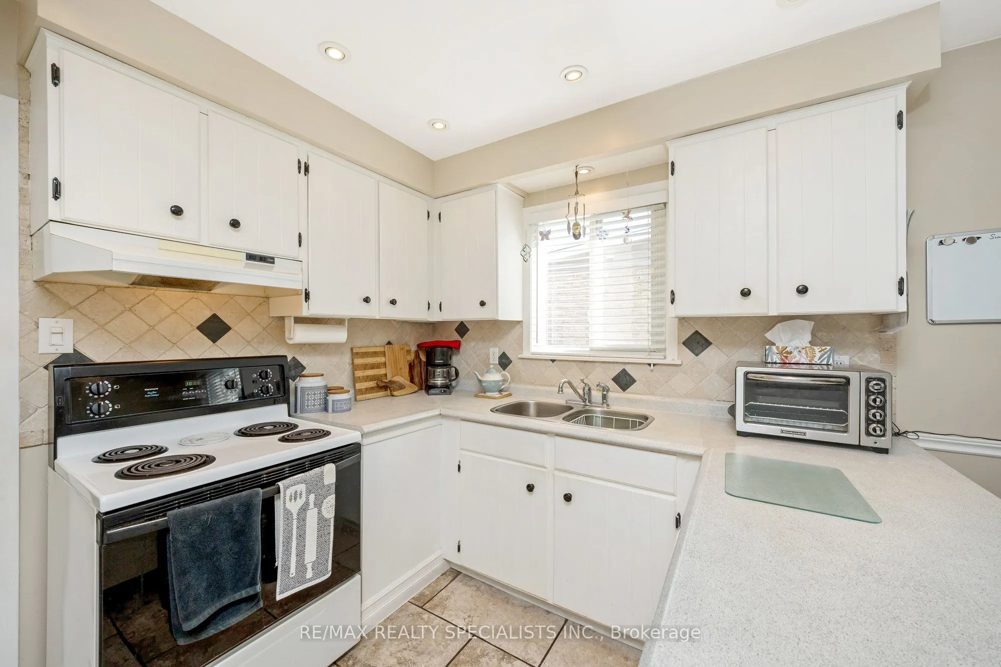 6356 Chaumont Crescent