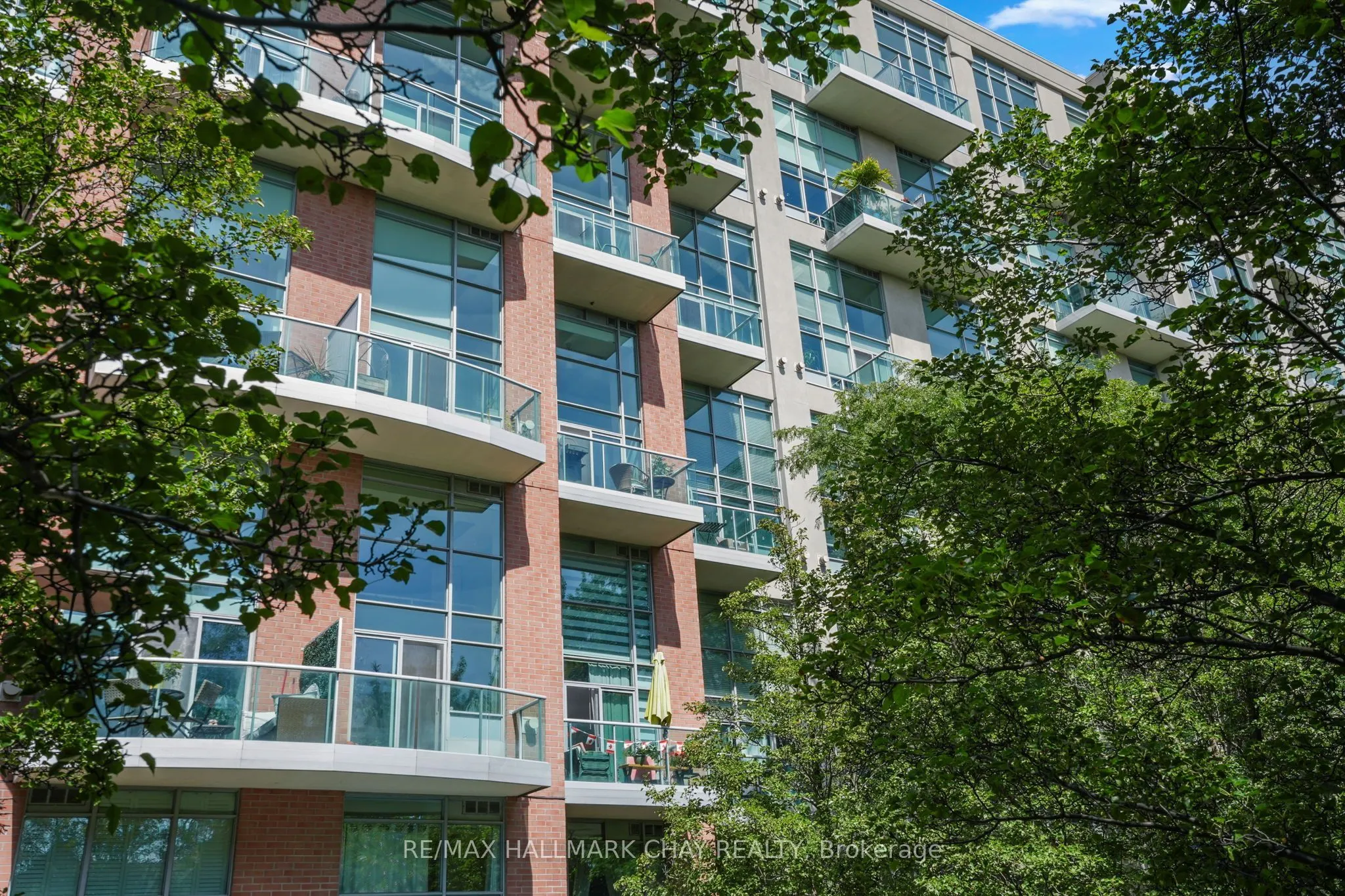 200 Manitoba Street #307