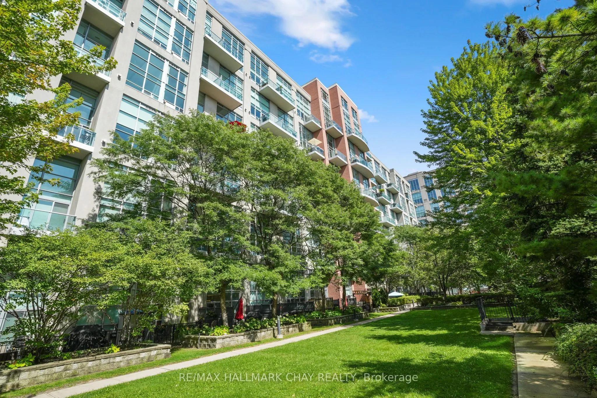 200 Manitoba Street #307