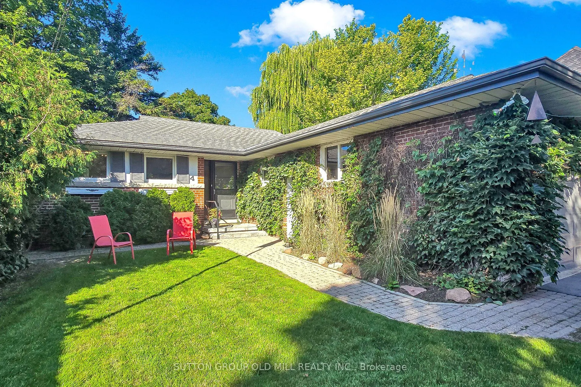 4 Ravenscrest Drive