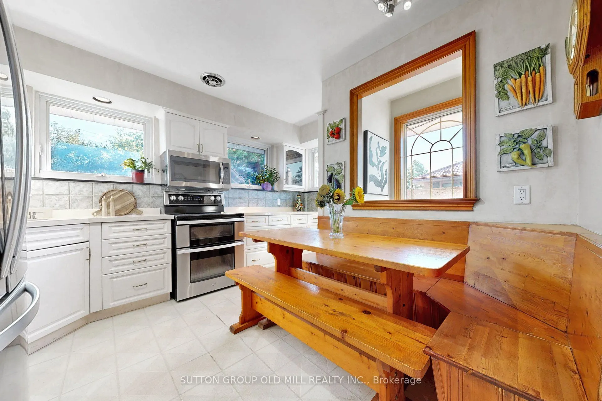 4 Ravenscrest Drive