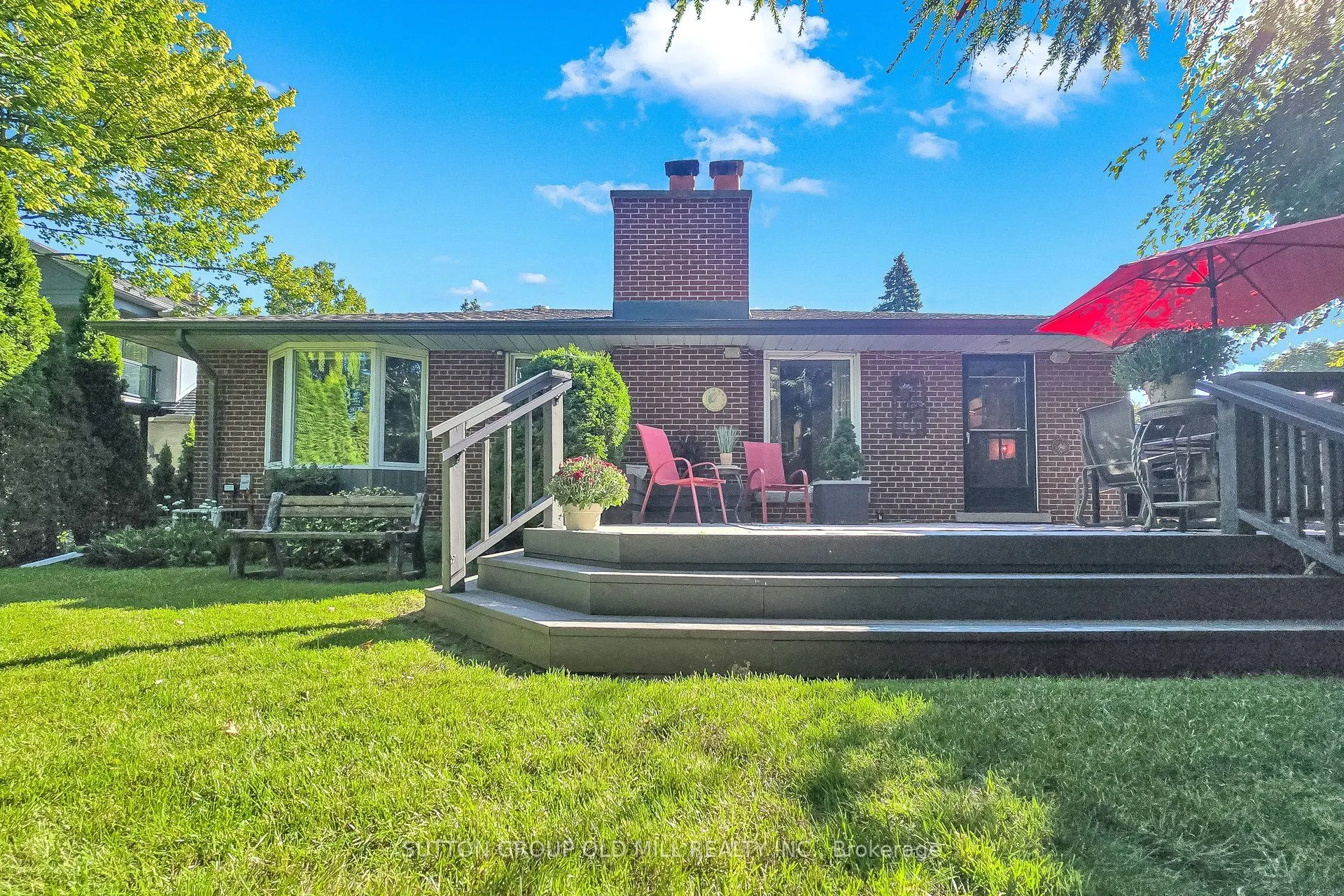 4 Ravenscrest Drive
