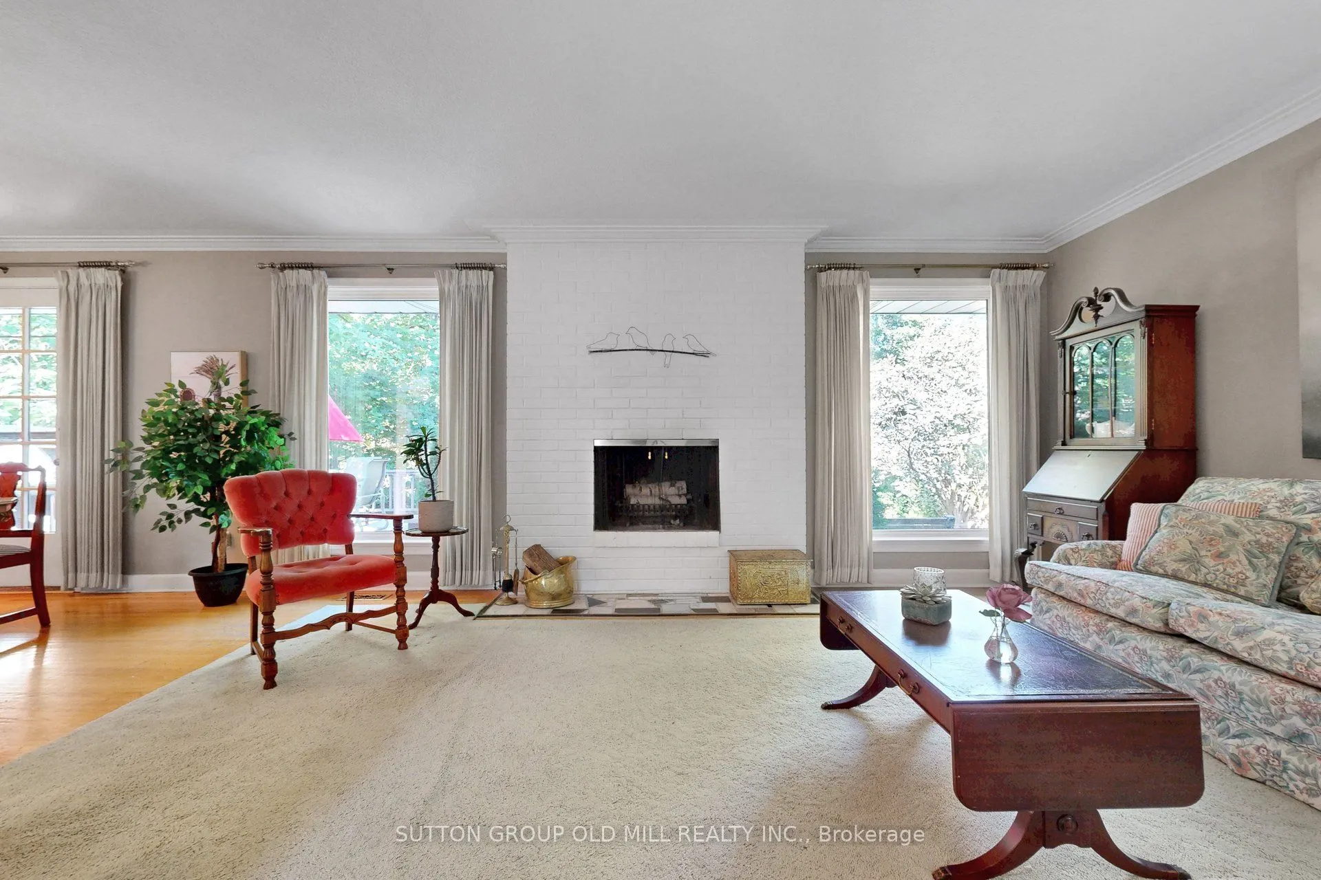 4 Ravenscrest Drive