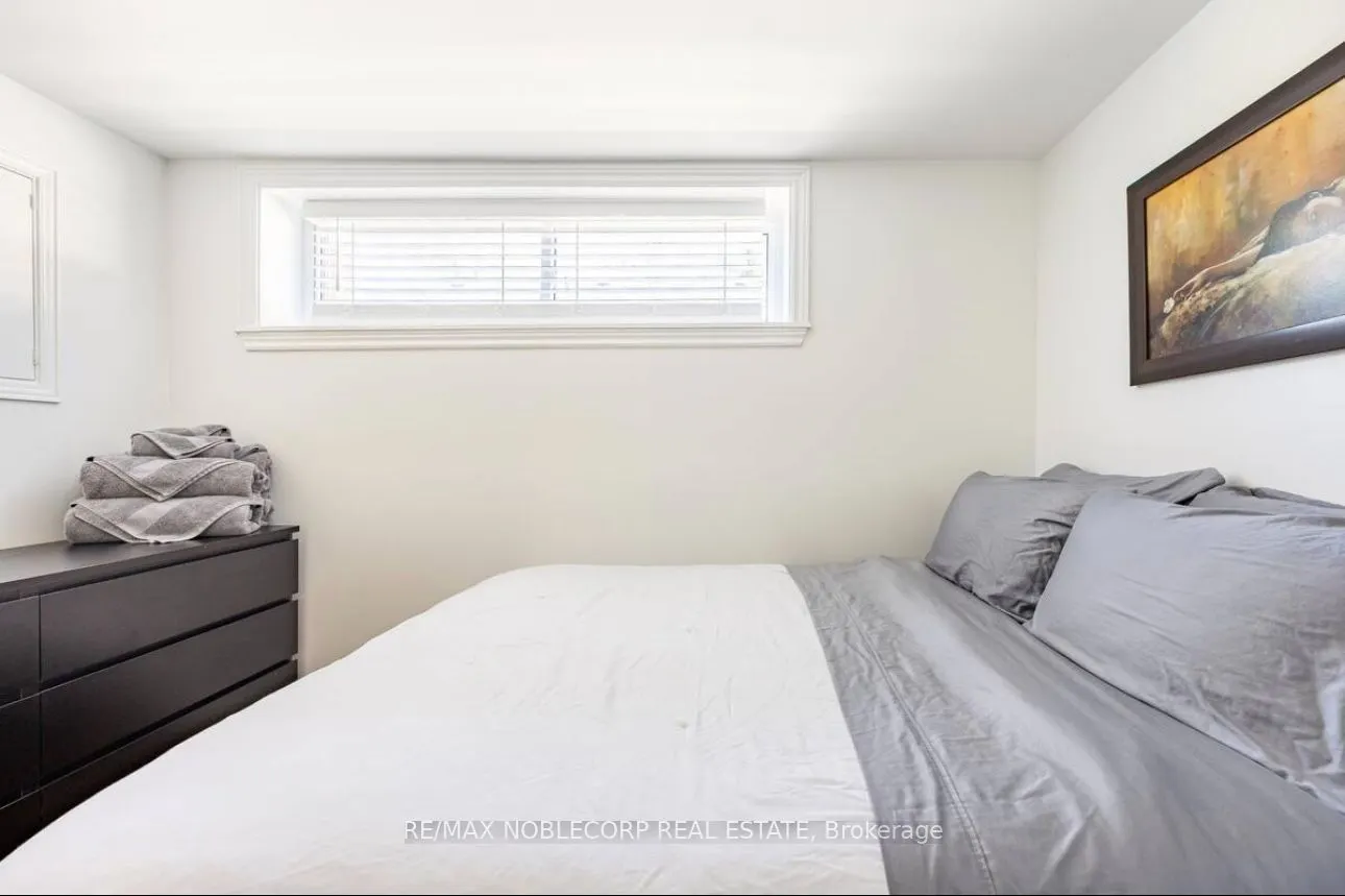 4230 Bloor Street W