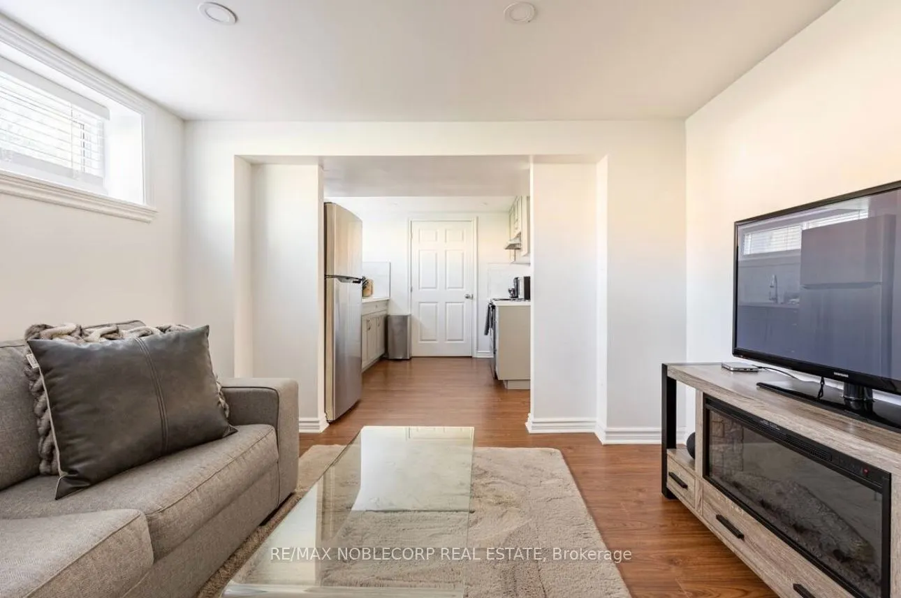 4230 Bloor Street W