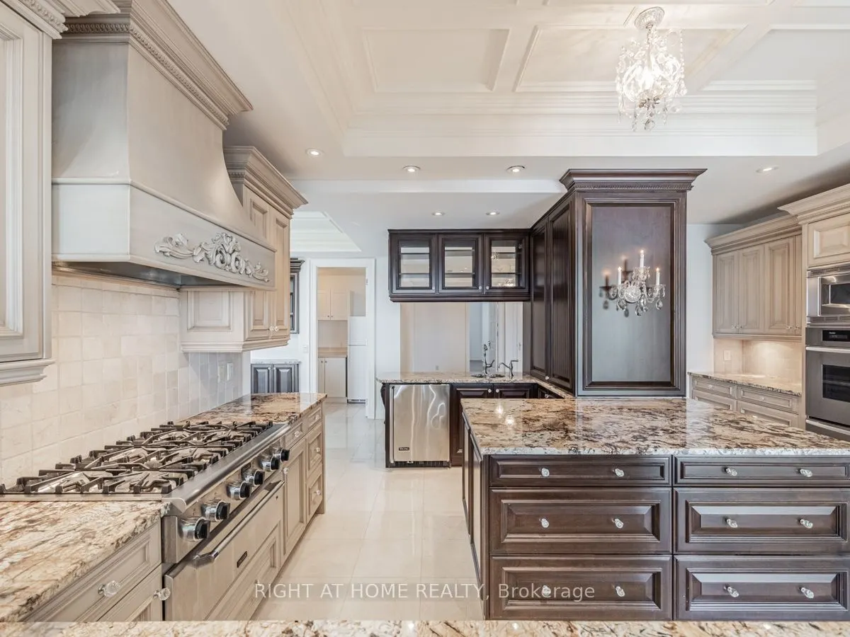 2095 Lake Shore Boulevard W #LPH19