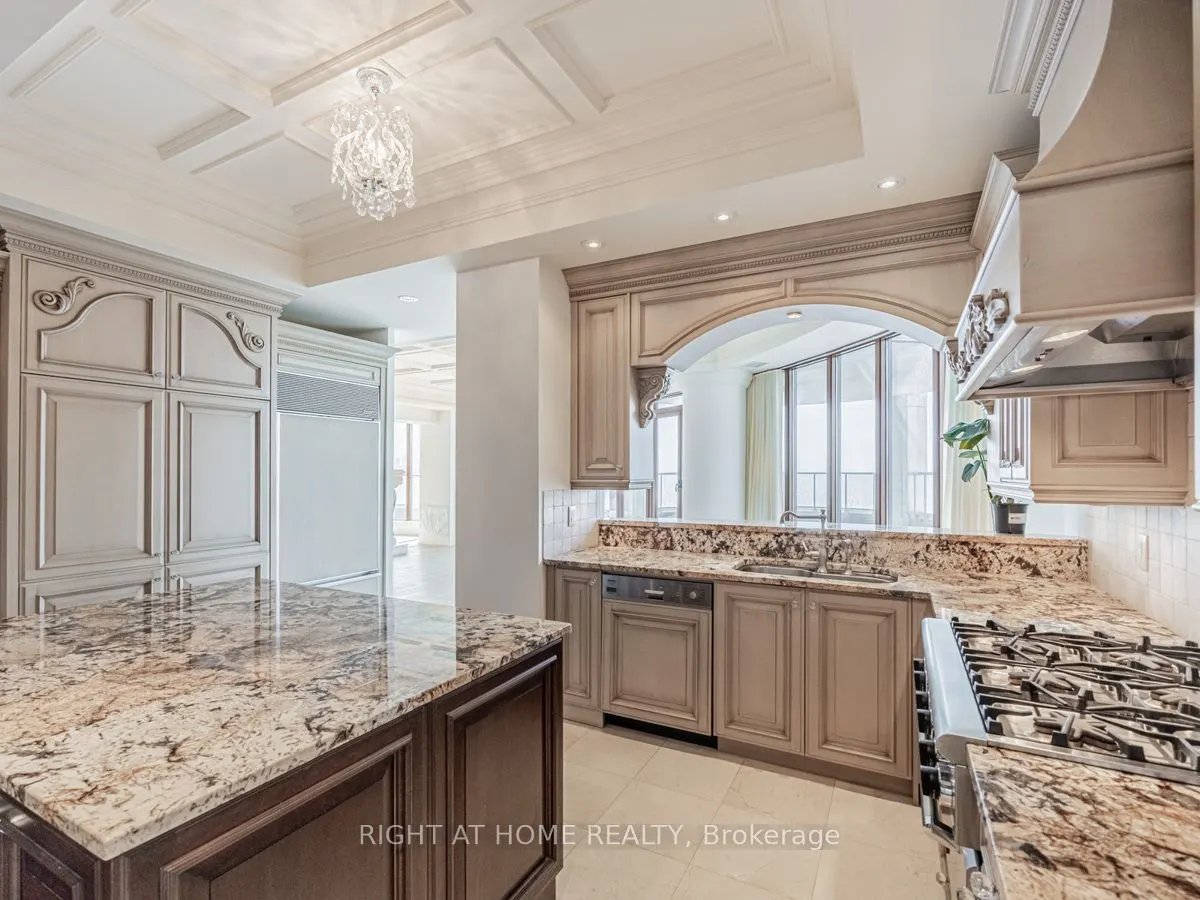 2095 Lake Shore Boulevard W #LPH19