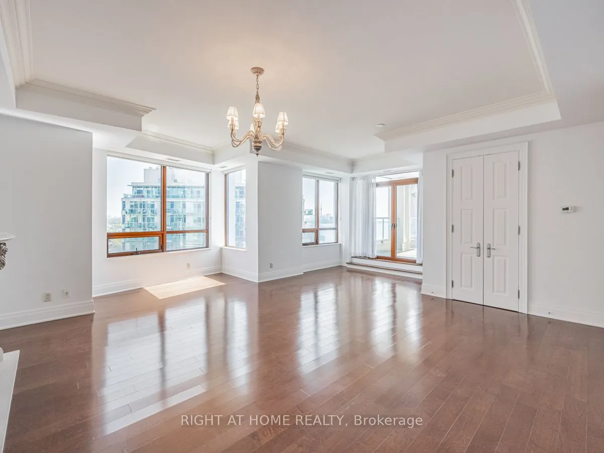 2095 Lake Shore Boulevard W #LPH19